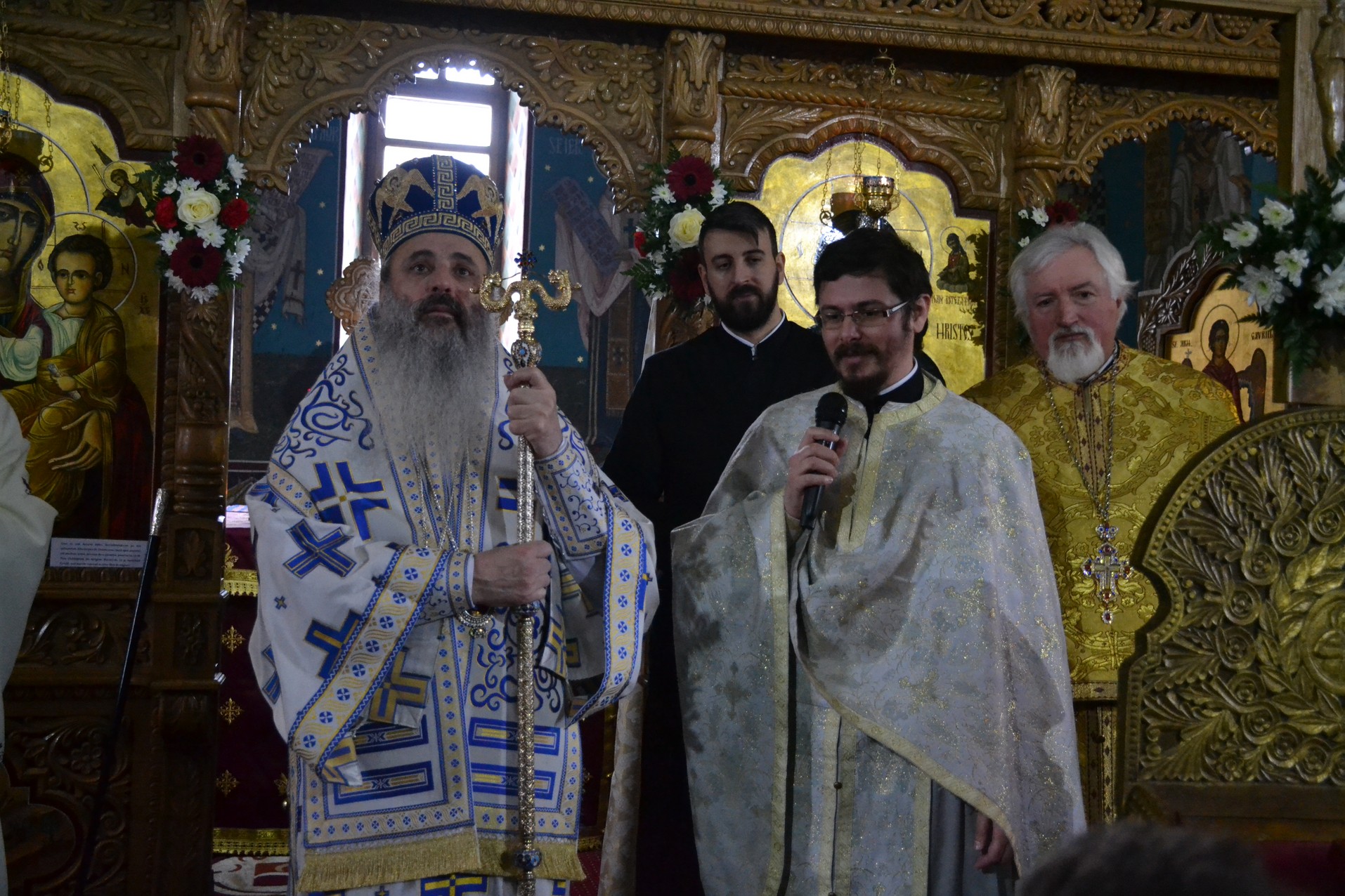 Liturghie și vizită arhierească la Todirești Liturghie și vizită arhierească la Todirești