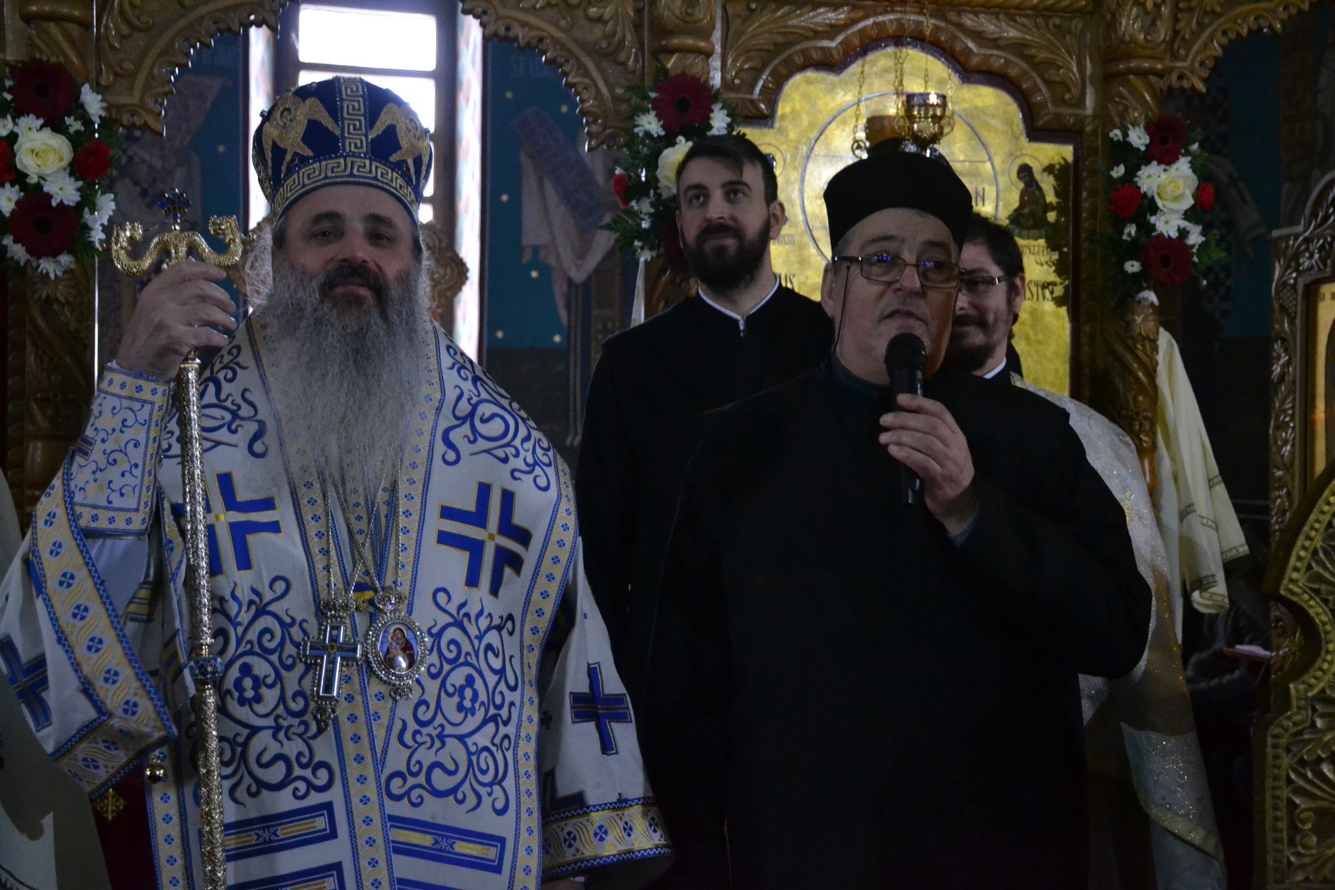 Liturghie și vizită arhierească la Todirești Liturghie și vizită arhierească la Todirești
