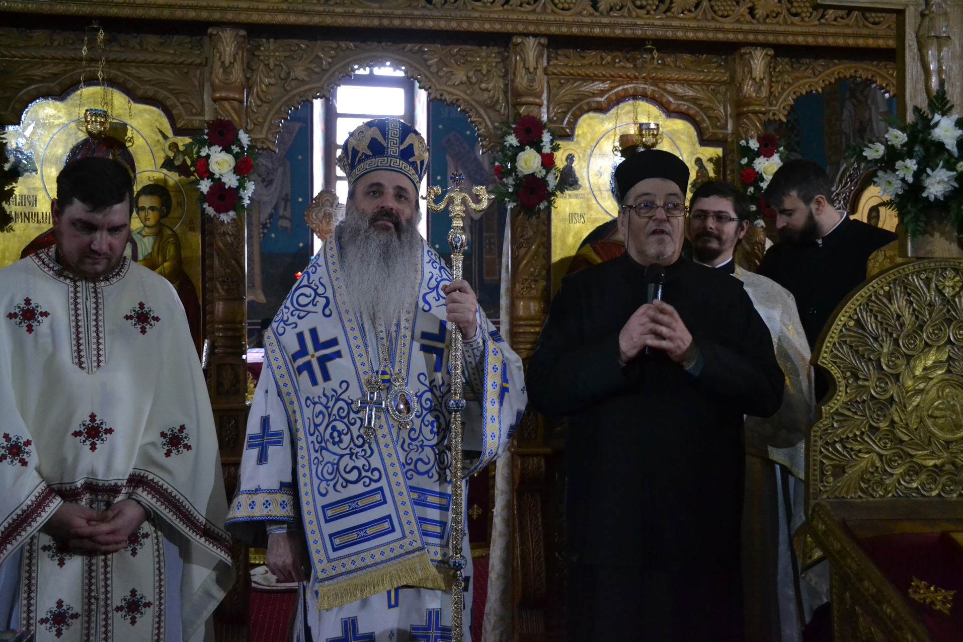 Liturghie și vizită arhierească la Todirești Liturghie și vizită arhierească la Todirești