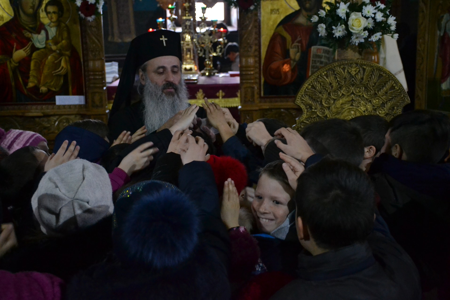 Liturghie și vizită arhierească la Todirești Liturghie și vizită arhierească la Todirești