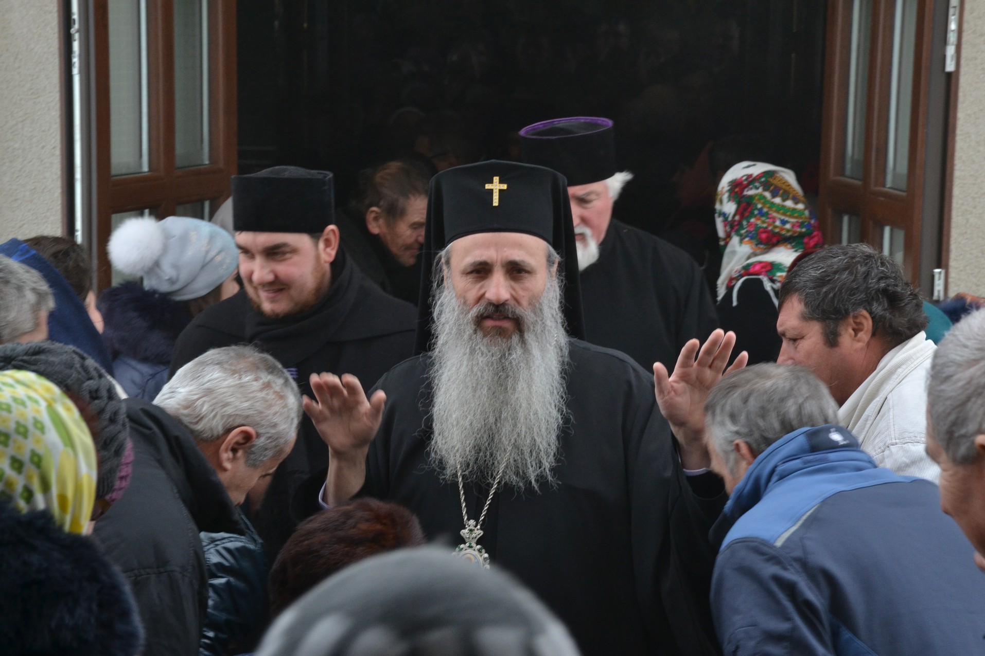 Liturghie și vizită arhierească la Todirești Liturghie și vizită arhierească la Todirești