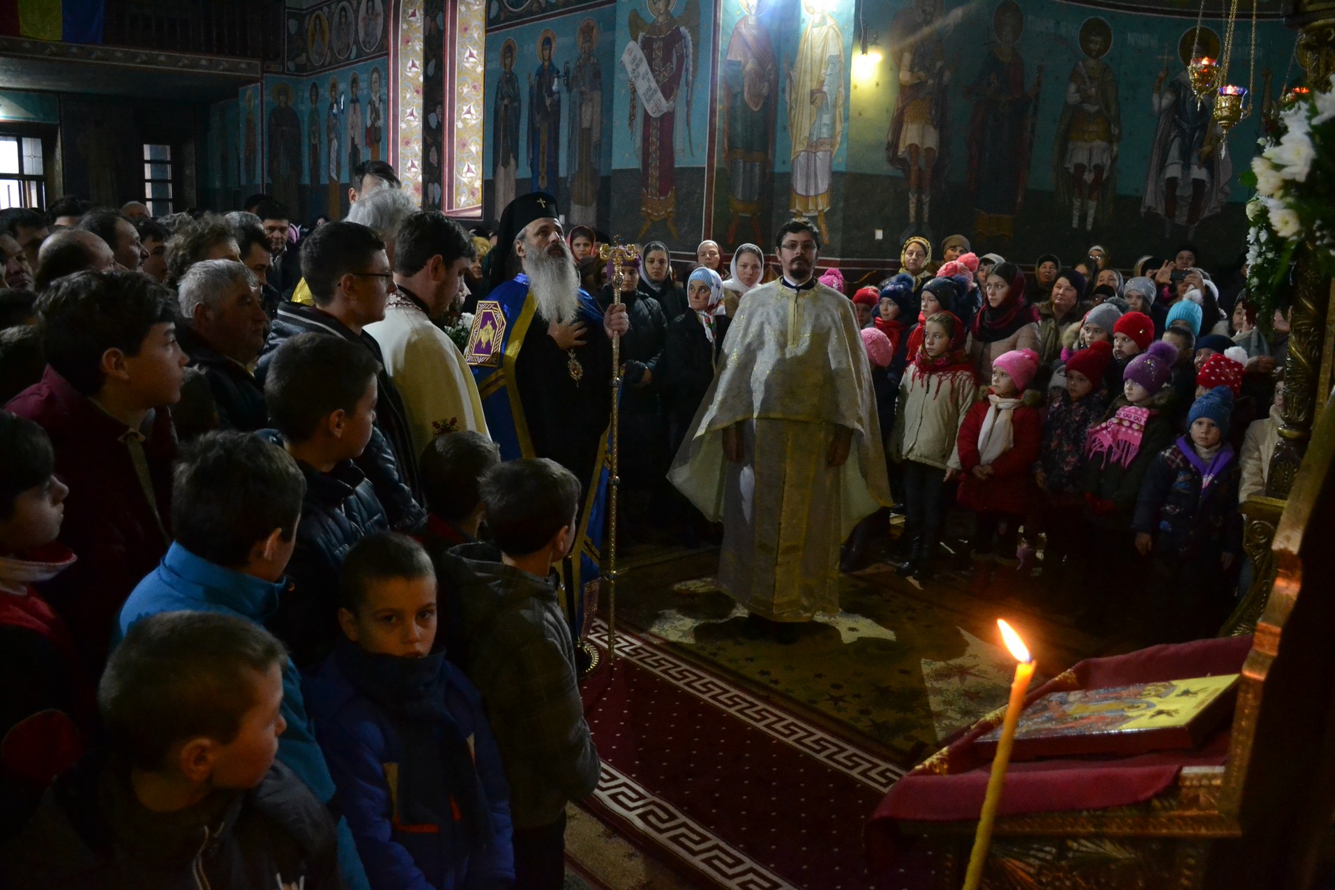 Liturghie și vizită arhierească la Todirești Liturghie și vizită arhierească la Todirești