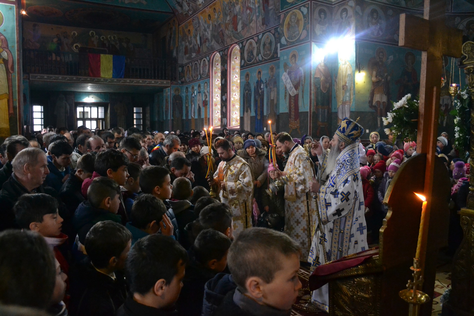 Liturghie și vizită arhierească la Todirești Liturghie și vizită arhierească la Todirești
