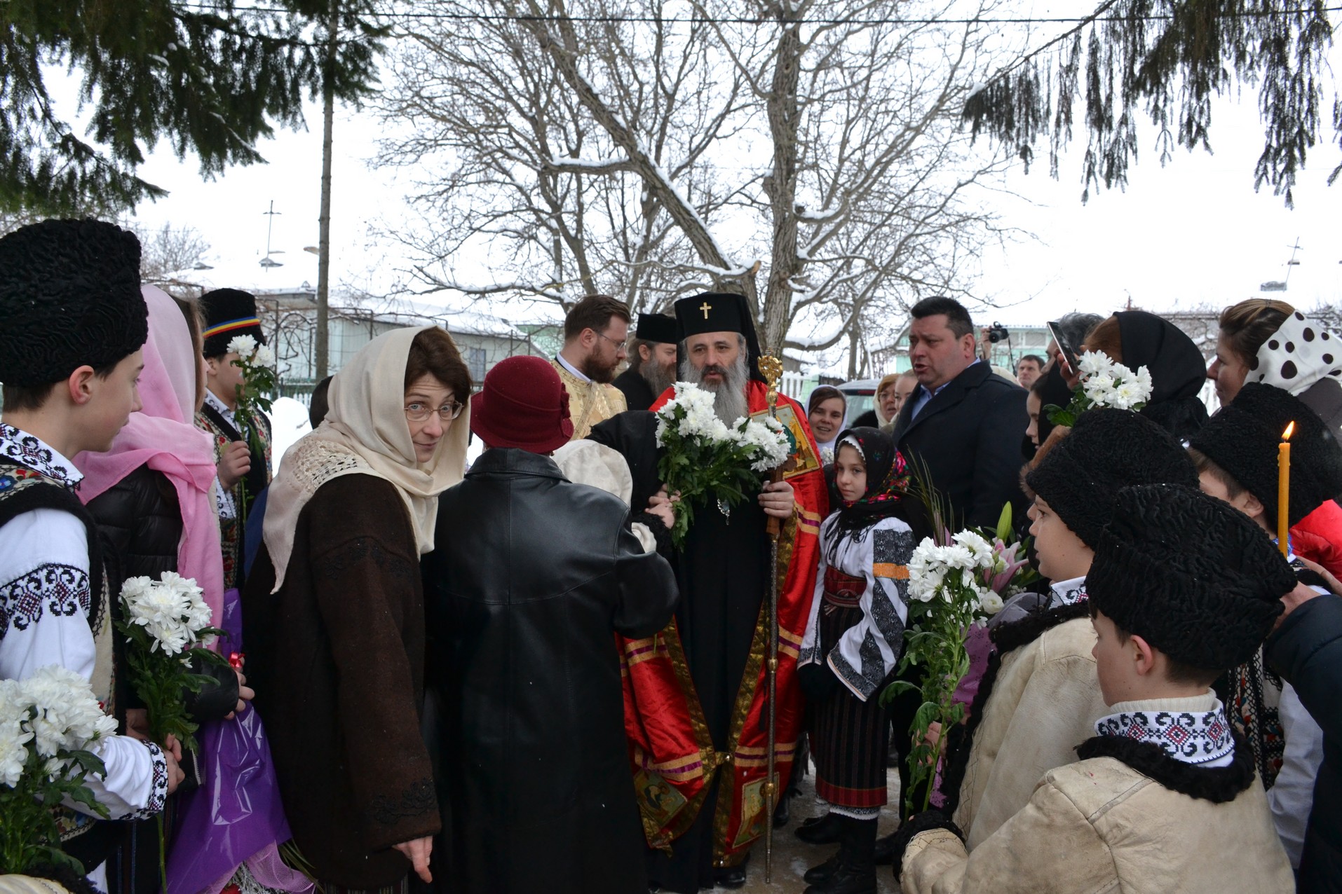 Mitropolitul Moldovei și Bucovinei, la Poiana-Vorona: „Să nu-i judecăm pe cei care au căzut în păcate grele” Mitropolitul Moldovei și Bucovinei, la Poiana-Vorona: „Să nu-i judecăm pe cei care au căzut în păcate grele”