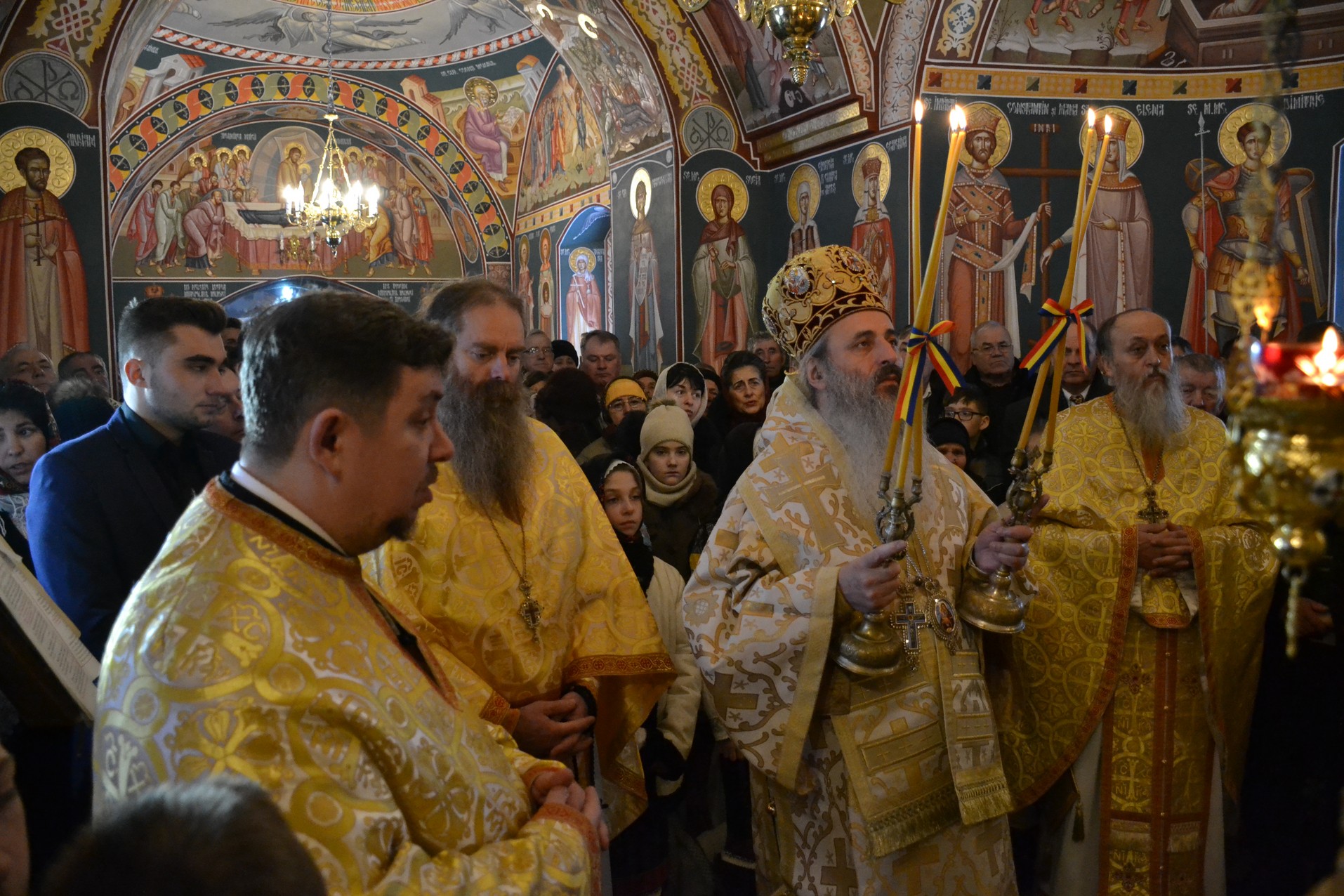 Mitropolitul Moldovei și Bucovinei, la Poiana-Vorona: „Să nu-i judecăm pe cei care au căzut în păcate grele” Mitropolitul Moldovei și Bucovinei, la Poiana-Vorona: „Să nu-i judecăm pe cei care au căzut în păcate grele”