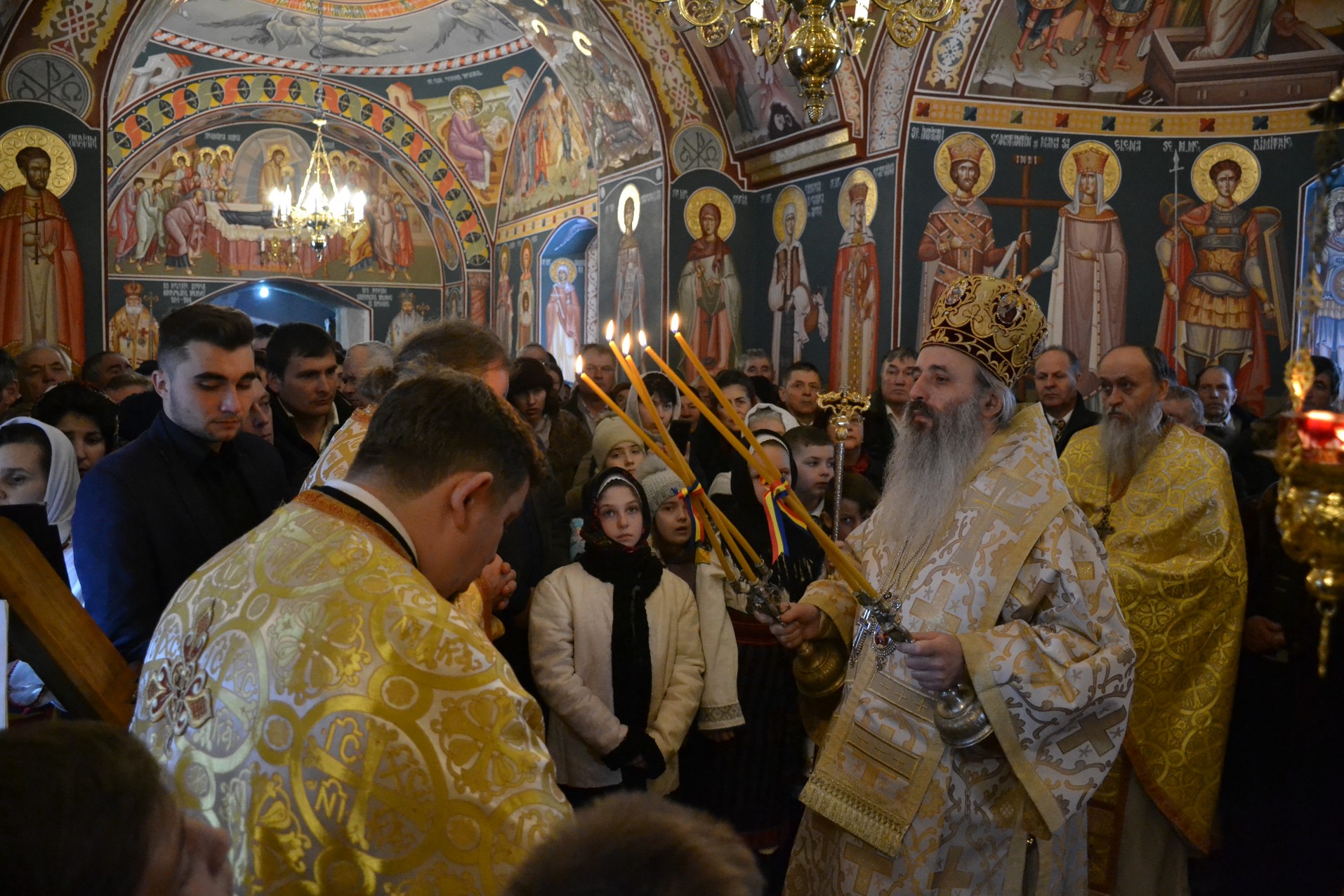 Mitropolitul Moldovei și Bucovinei, la Poiana-Vorona: „Să nu-i judecăm pe cei care au căzut în păcate grele” Mitropolitul Moldovei și Bucovinei, la Poiana-Vorona: „Să nu-i judecăm pe cei care au căzut în păcate grele”