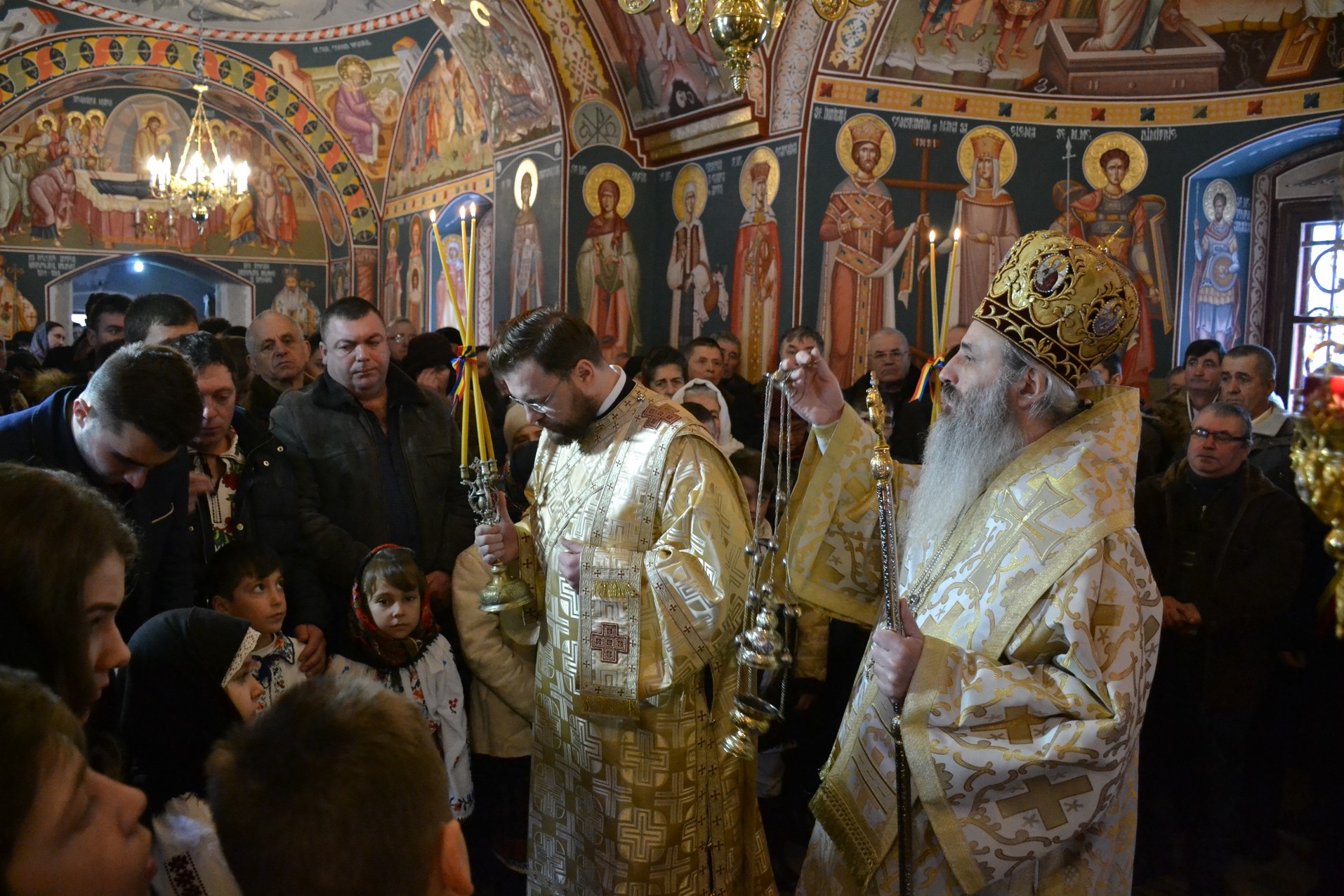 Mitropolitul Moldovei și Bucovinei, la Poiana-Vorona: „Să nu-i judecăm pe cei care au căzut în păcate grele” Mitropolitul Moldovei și Bucovinei, la Poiana-Vorona: „Să nu-i judecăm pe cei care au căzut în păcate grele”