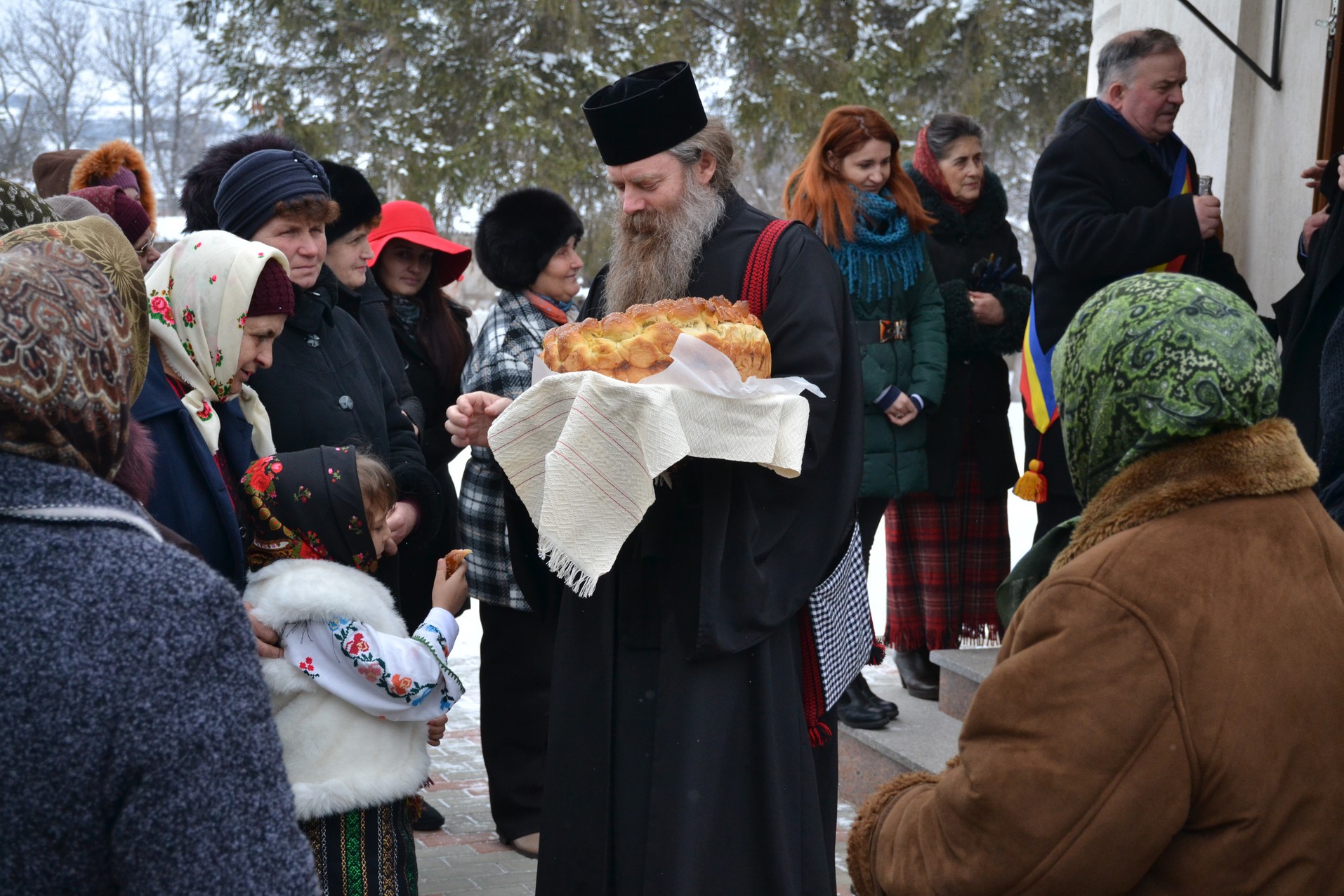 Mitropolitul Moldovei și Bucovinei, la Poiana-Vorona: „Să nu-i judecăm pe cei care au căzut în păcate grele” Mitropolitul Moldovei și Bucovinei, la Poiana-Vorona: „Să nu-i judecăm pe cei care au căzut în păcate grele”
