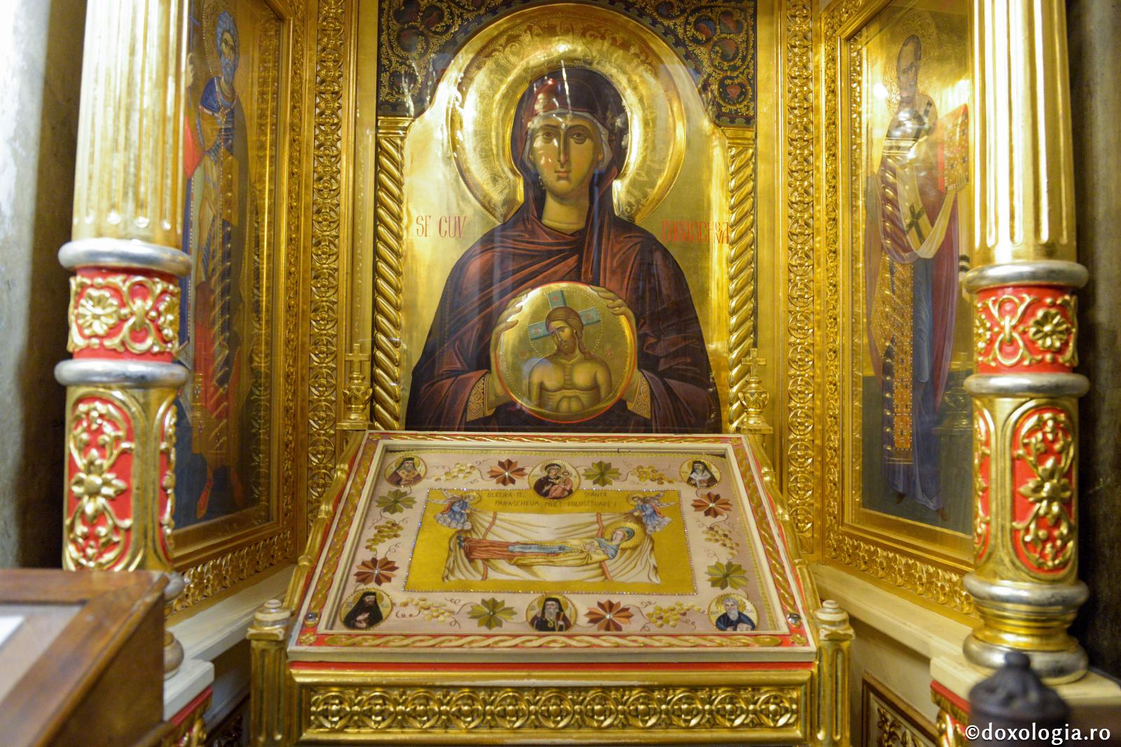 Sfânta Parascheva de la Iași, „cea grabnic ajutătoare și mult folositoare” / Foto: Oana Nechifor Sfânta Parascheva de la Iași