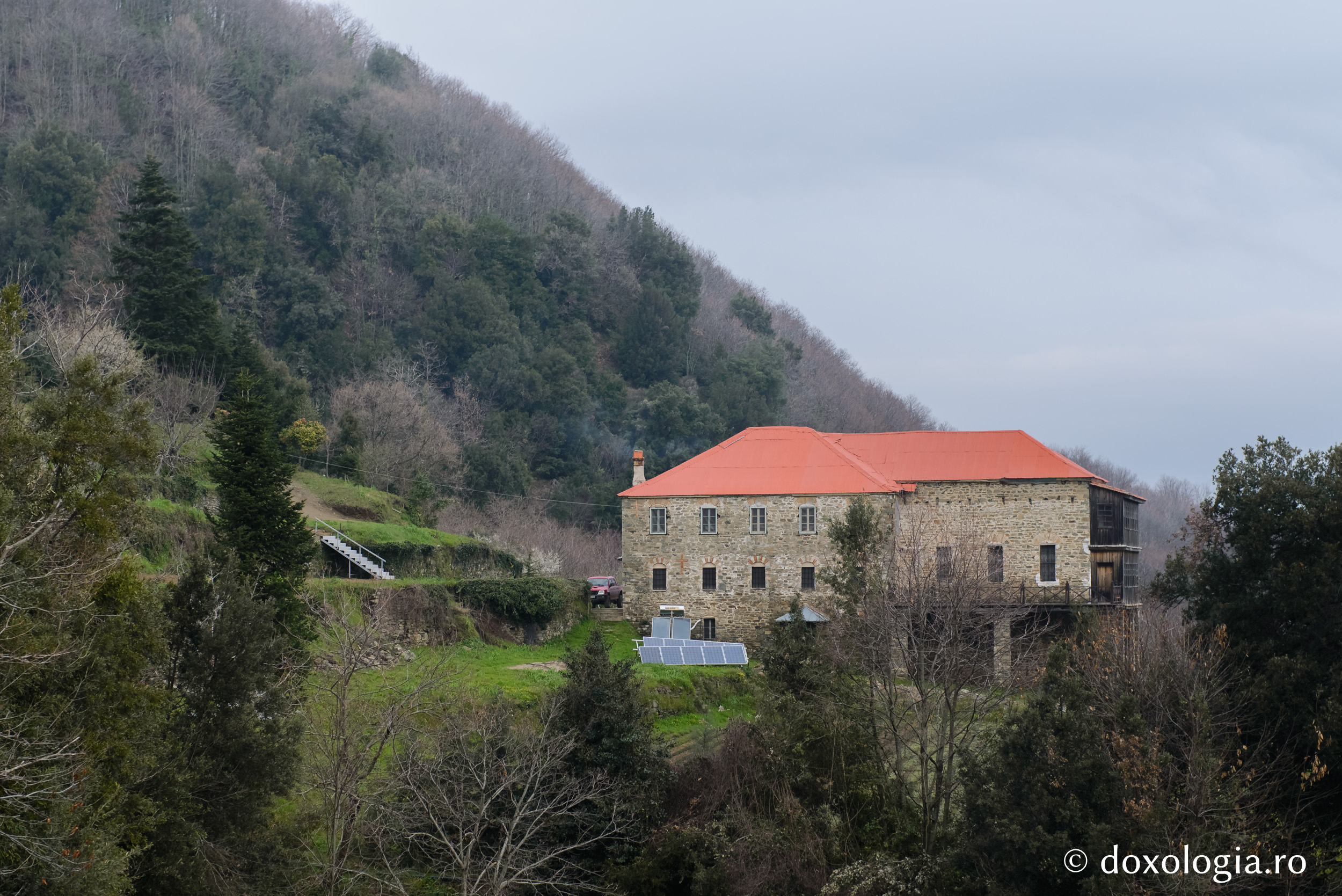 Chilia „Înălțarea Domnului” Koukounaria – Kareia, Athos / Foto: Pr. Silviu Cluci Chilia „Înălțarea Domnului” Koukounaria – Kareia, Athos