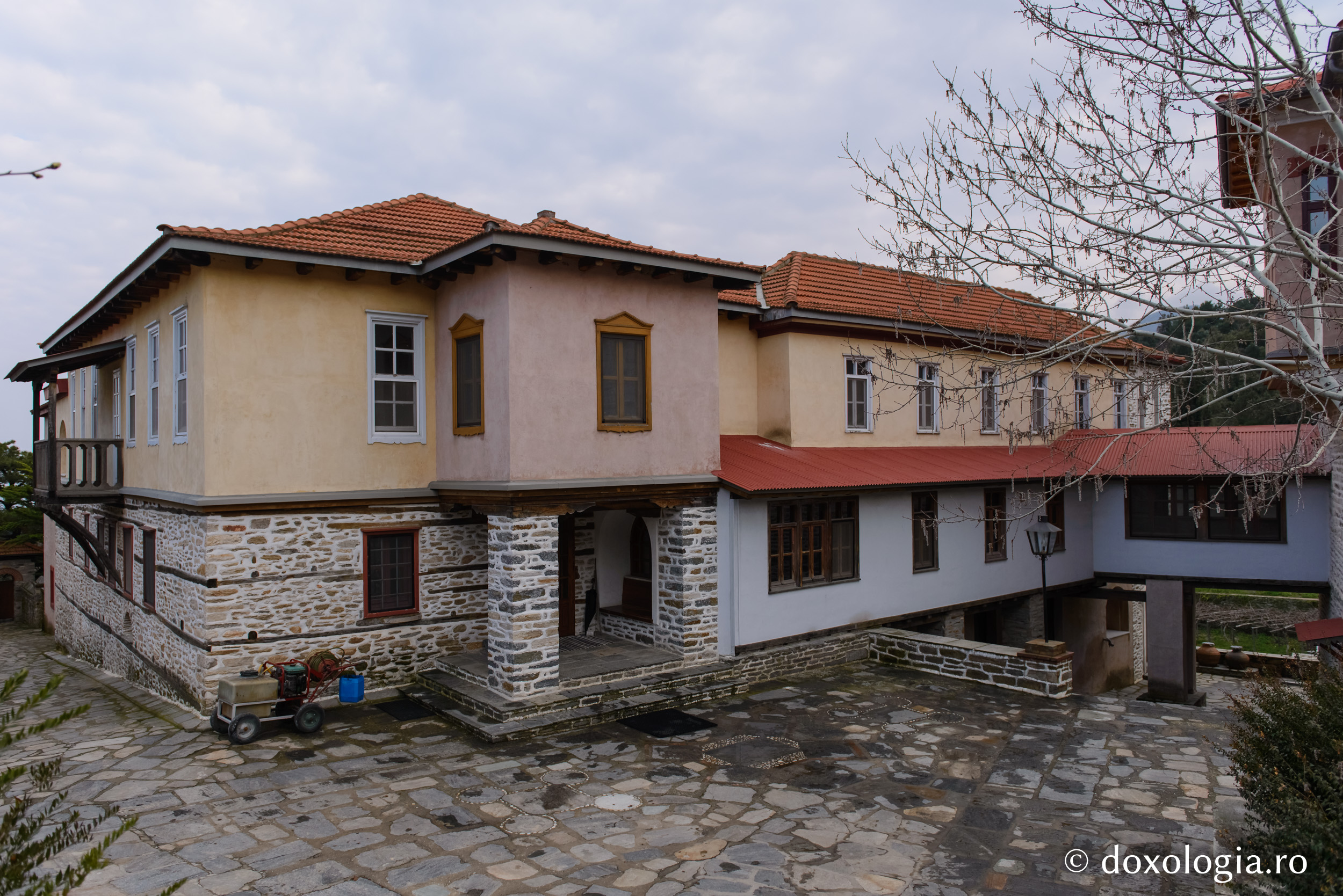 Chilia „Sfântul Ierarh Nicolae” Burazeri – Athos / Foto: Pr. Silviu Cluci Chilia „Sfântul Ierarh Nicolae” Burazeri – Athos