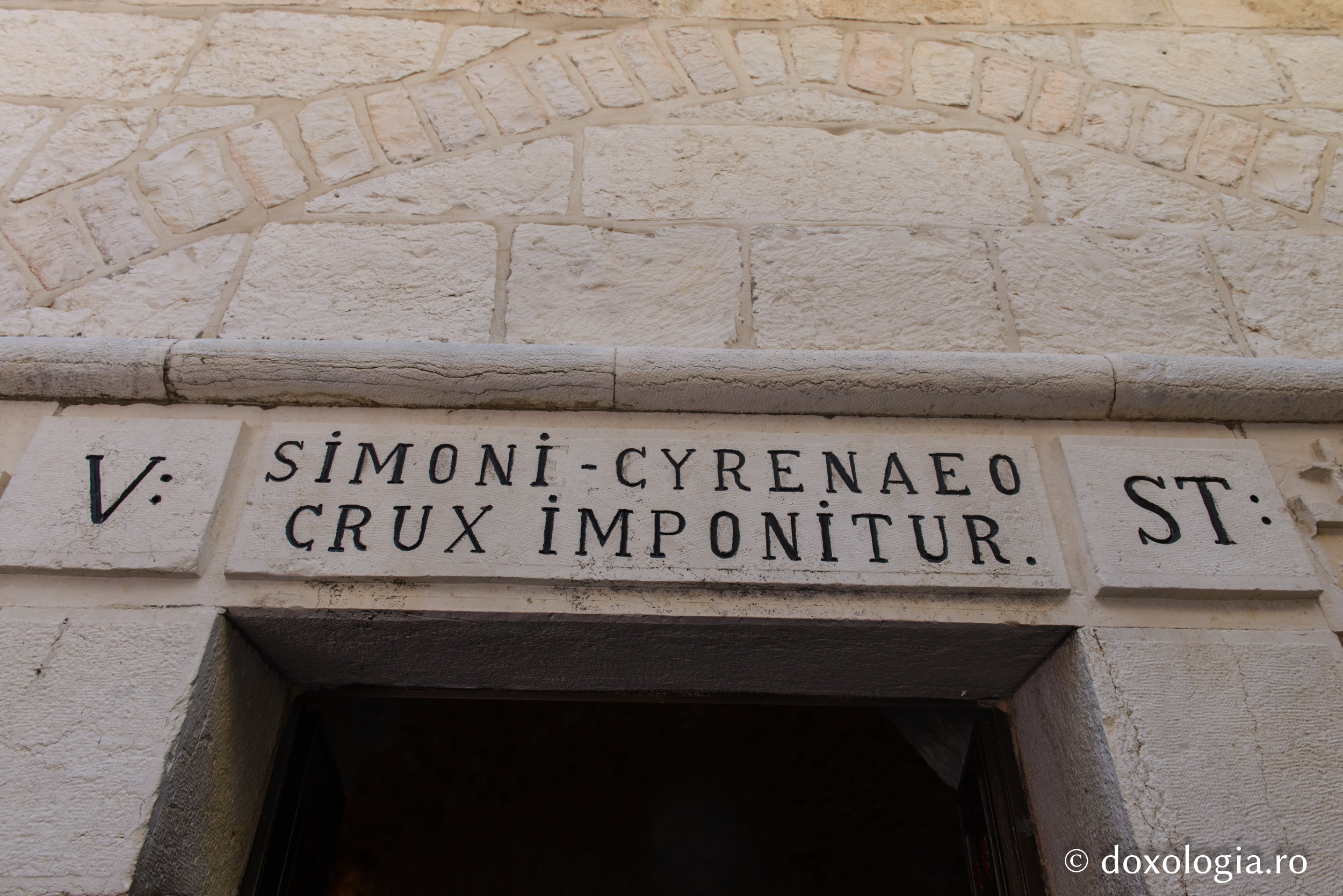 Locul unde Simon Cirineul a ridicat Crucea Domnului pentru a-L ajuta / Foto: Pr. Silviu Cluci Locul unde Simon Cirineul a ridicat Crucea Domnului pentru a-L ajuta