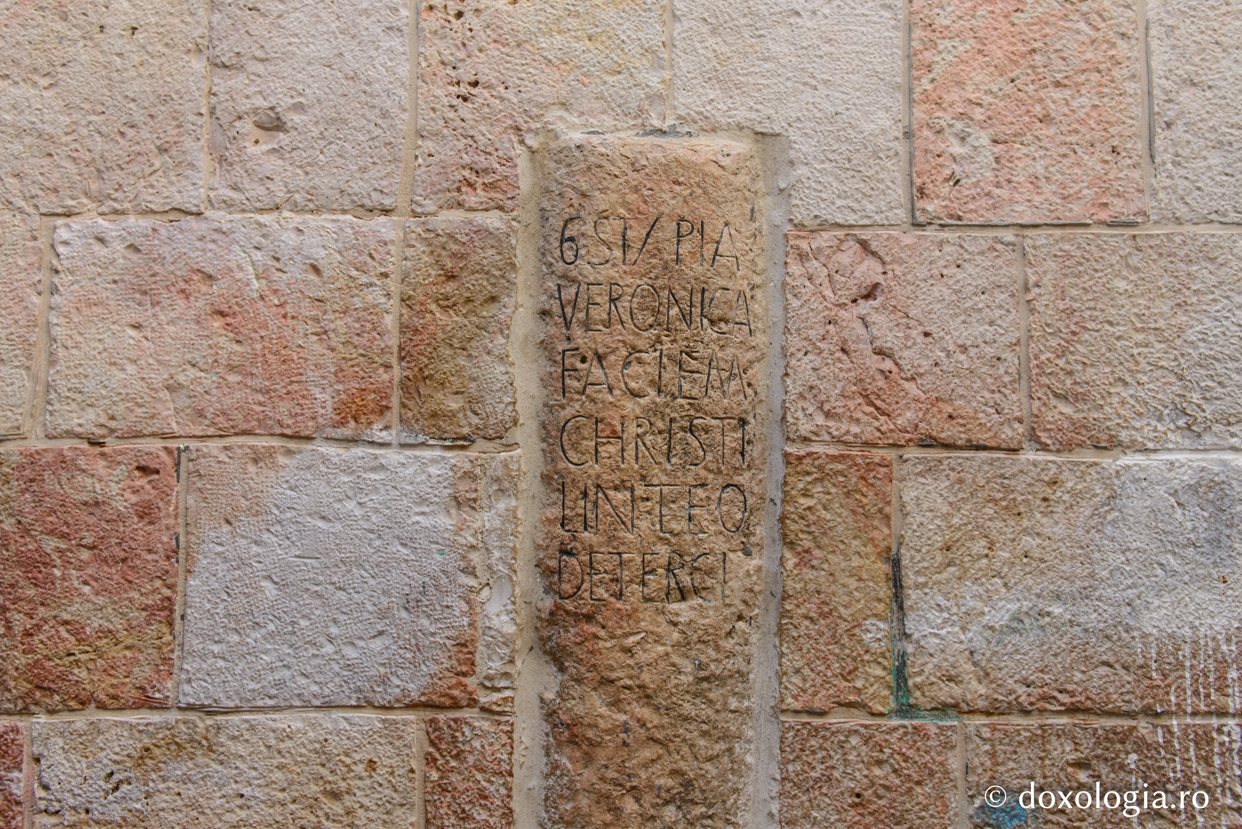 Locul întâlnirii Domnului cu Sfânta Veronica pe Drumul Crucii / Foto: Silviu Cluci drumul crucii