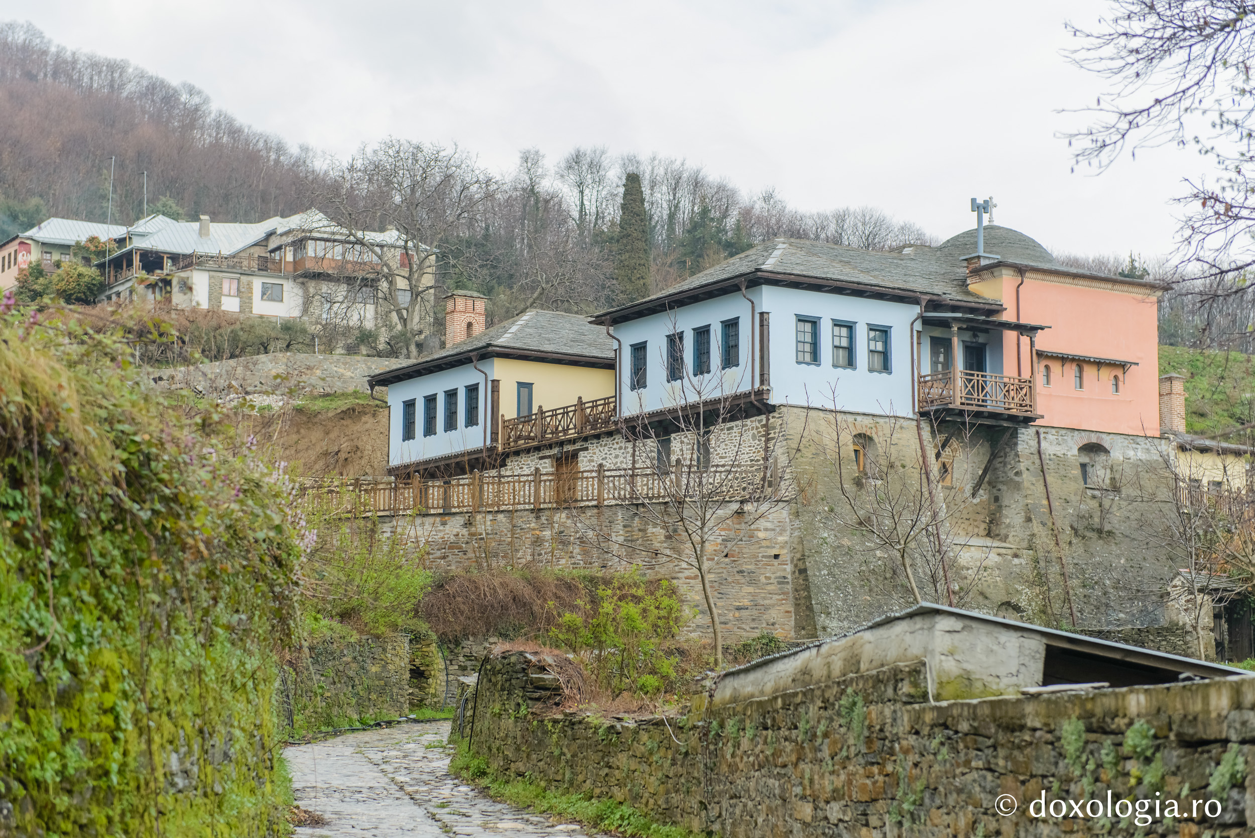 Conacul Mănăstirii „Sfântul Pavel” din Kareia, Athos / Foto: Pr. Silviu Cluci Conacul Mănăstirii „Sfântul Pavel” din Kareia, Athos