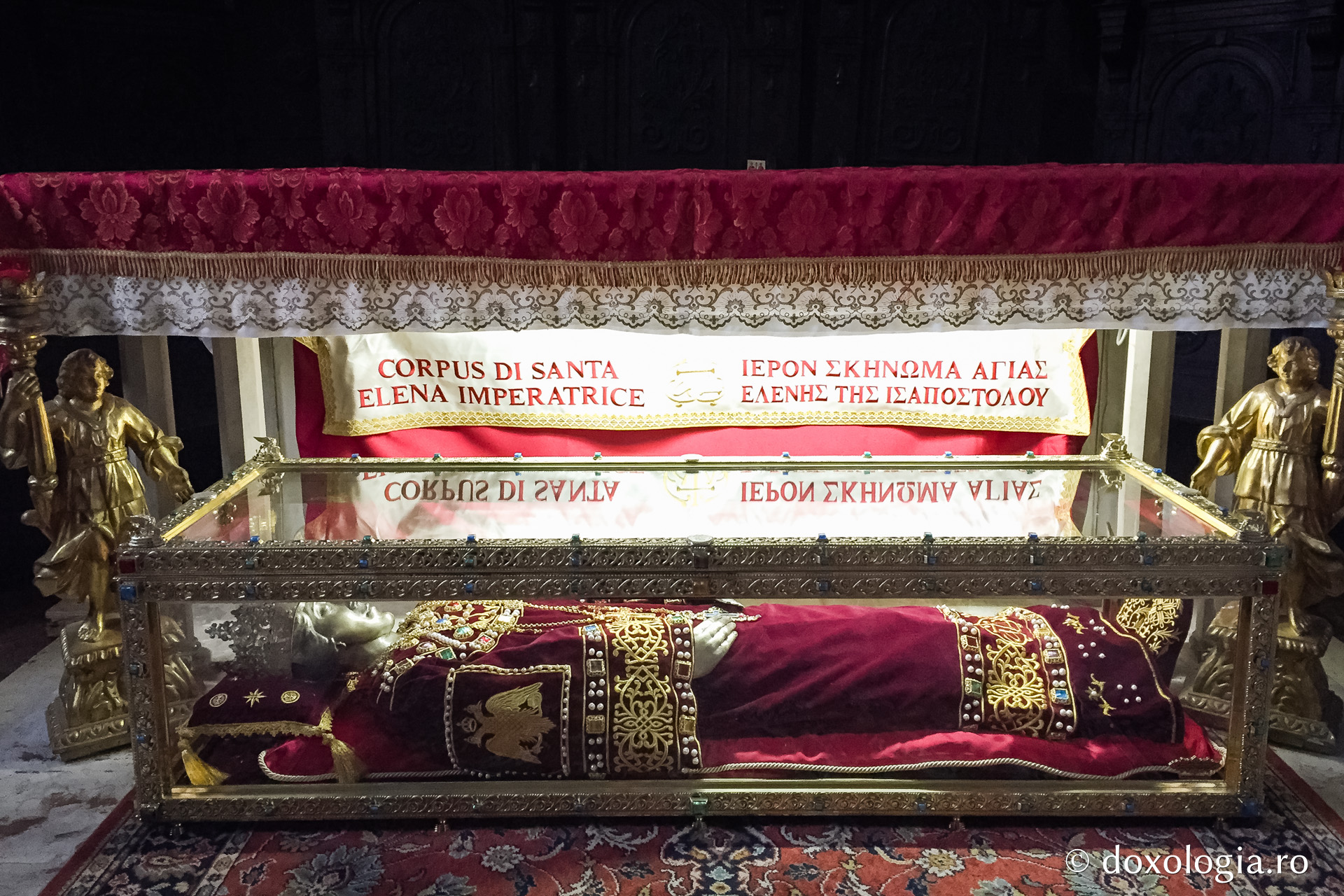 (Video) Moaștele Sfintei Împărătese Elena (Video) Moaștele Sfintei Împărătese Elena