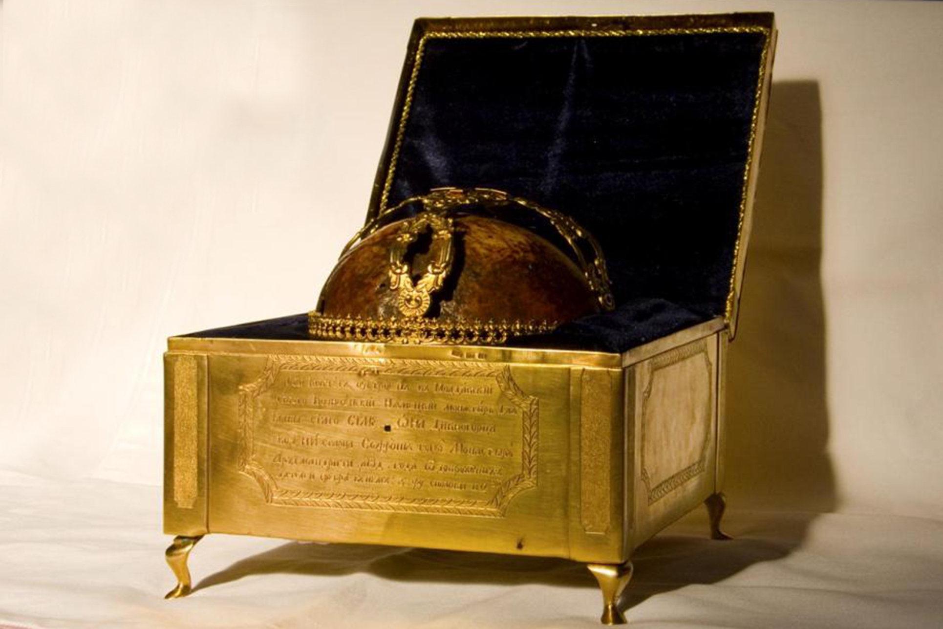 Moaștele și cununa Sfântului Simeon, Mănăstirea Neamț, 1643 Moaștele și cununa Sfântului Simeon