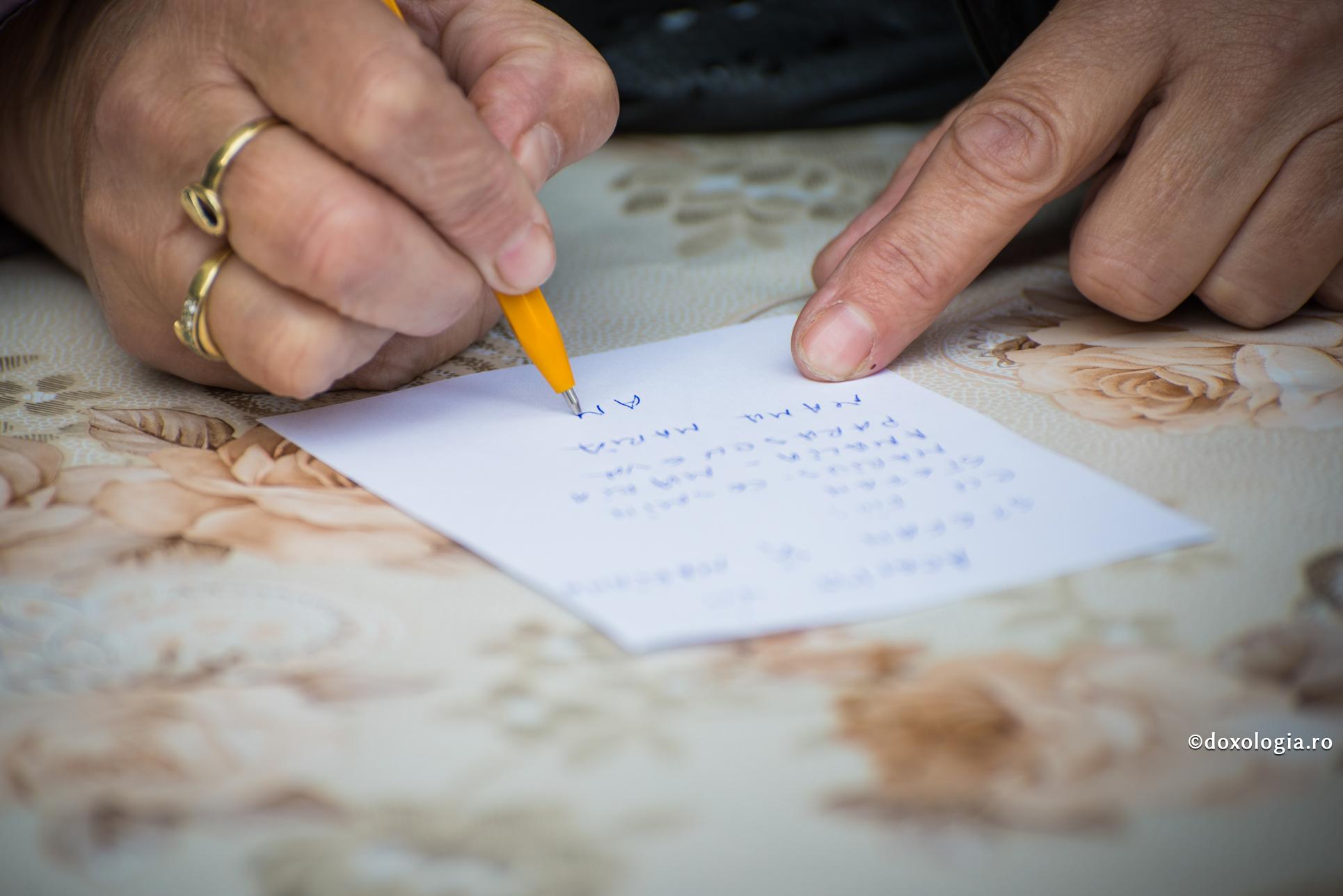 Foto: Oana Nechifor (Video) Cum scriem corect un pomelnic pentru cei vii?