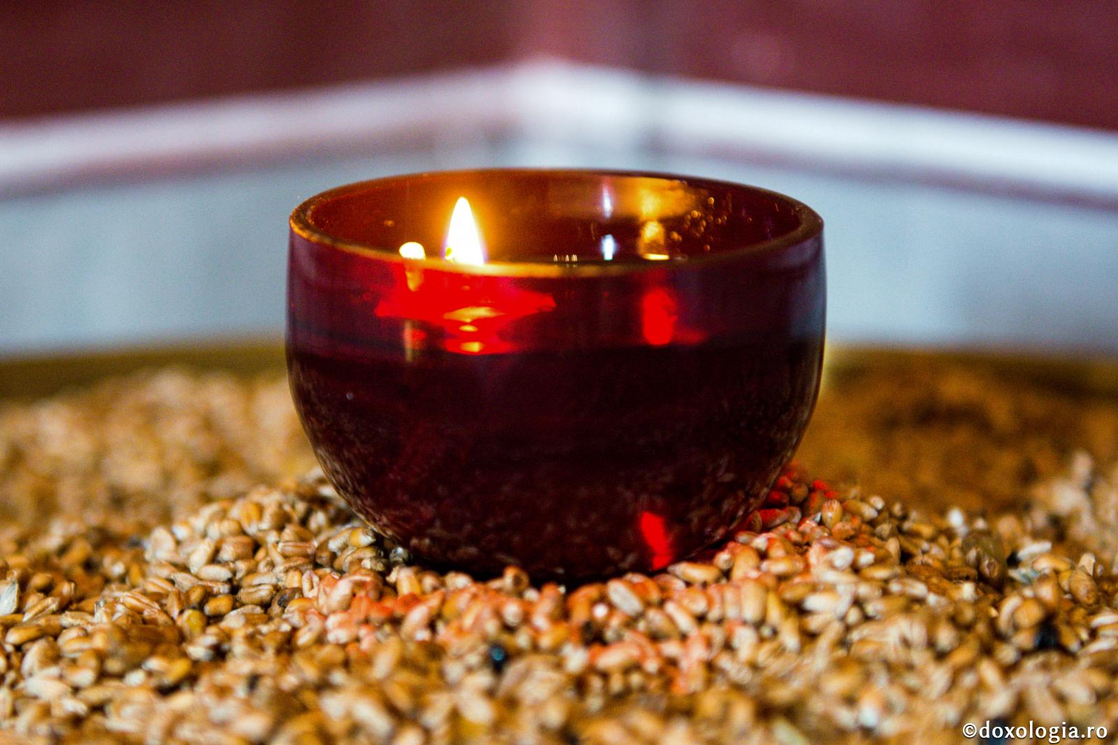 „Să văd ce pot face!” – ajutorul Sfântului Efrem cel Nou / Foto: Ștefan Cojocariu candelă aprinsă