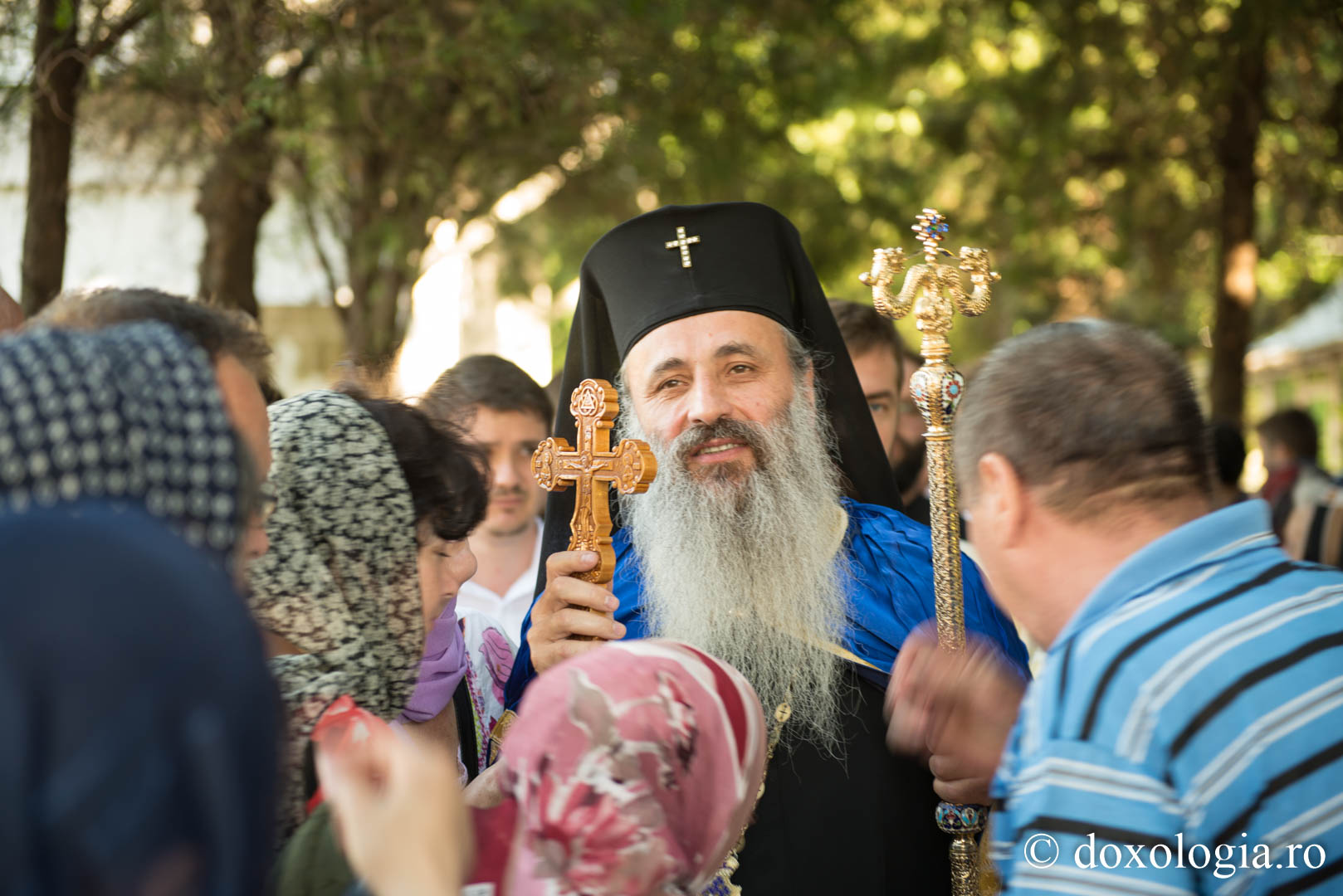 Foto: Ștefan Cojocariu (Foto) Racla cu părticele din moaștele sfinților Efrem, Ioan Rusul, Ecaterina și Ignatie, la Biserica Vovidenia din Botoșani