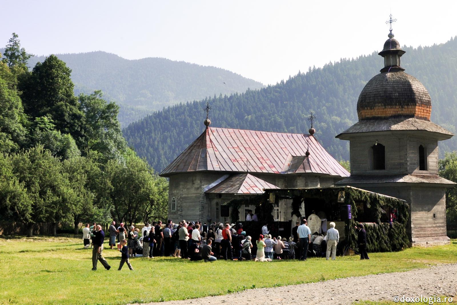 Adunarea celor smeriți este iubită lui Dumnezeu precum adunarea serafimilor / Foto: Florentina Mardari Mănăstirea Tarcău