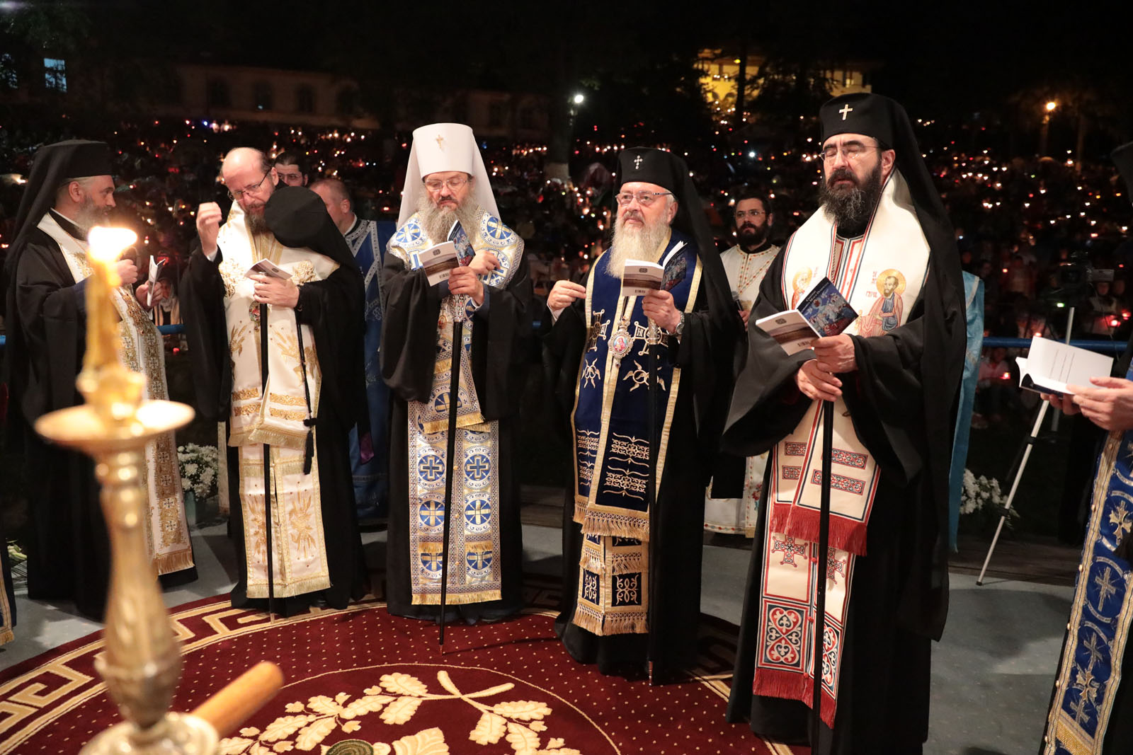 (Video) Prohodul Maicii Domnului la Mănăstirea Nicula - starea I (Video) Prohodul Maicii Domnului la Mănăstirea Nicula - starea I