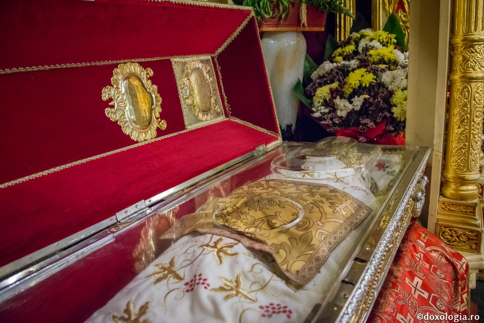 Rugăciuni către Sfânta Cuvioasă Parascheva Rugăciuni către Sfânta Cuvioasă Parascheva