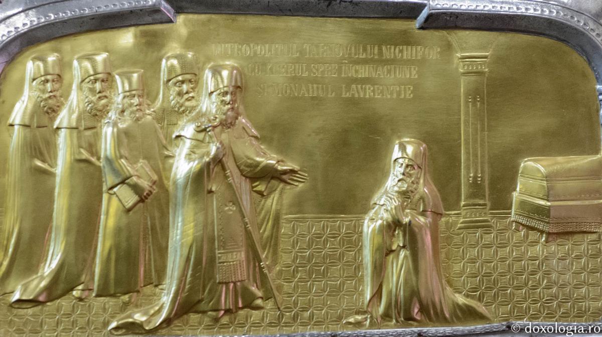 Monahul Lavrentie și moaștele Sfântului Dimitrie Basarabov / Foto: Oana Nechifor scenă din viața Sfântului Dimitrie Basarabov