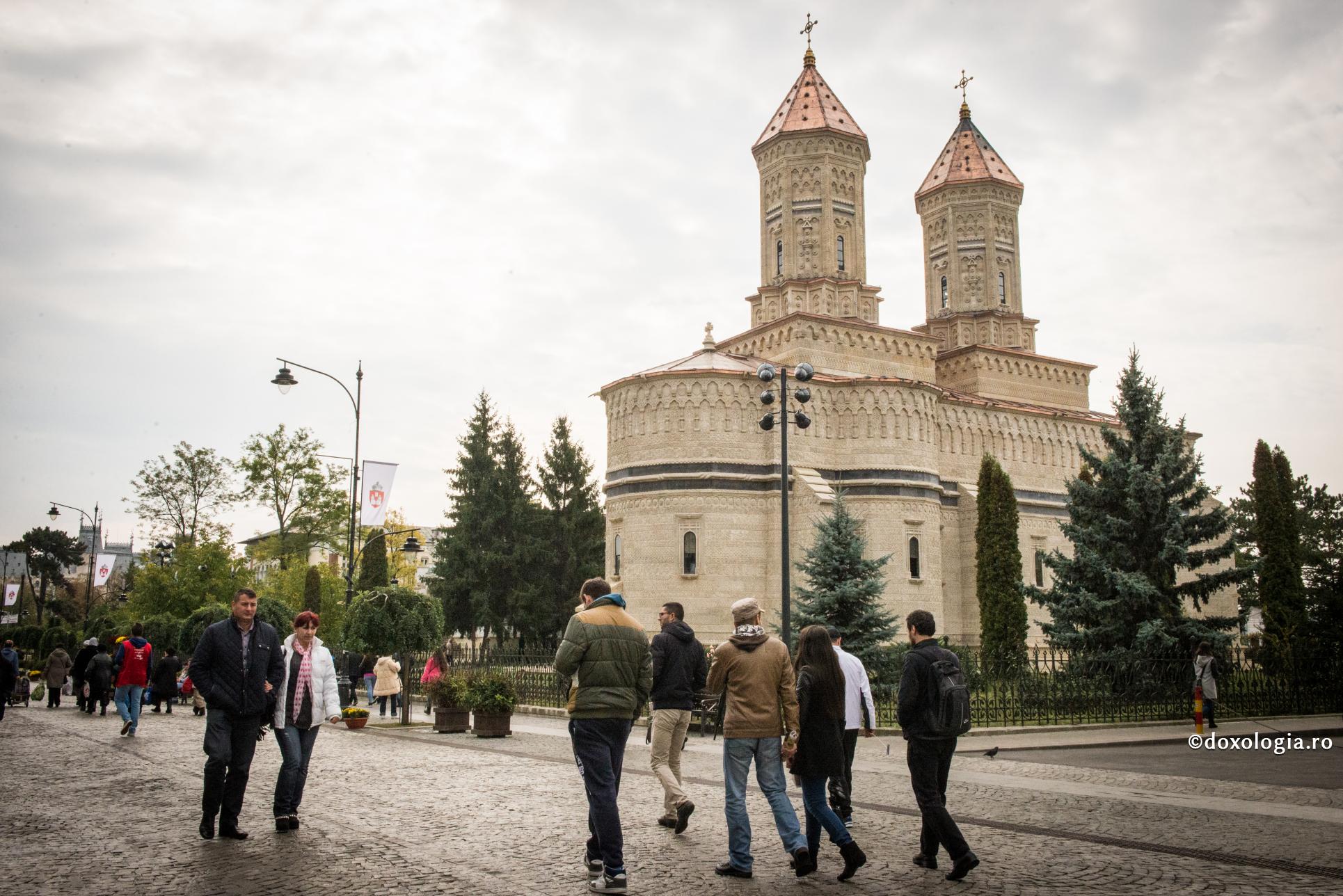 (Video) Mănăstirea „Sfinții Trei Ierarhi” din Iași, o bijuterie arhitectonică a capitalei Moldovei (Video) Mănăstirea „Sfinții Trei Ierarhi” din Iași, o bijuterie arhitectonică a capitalei Moldovei