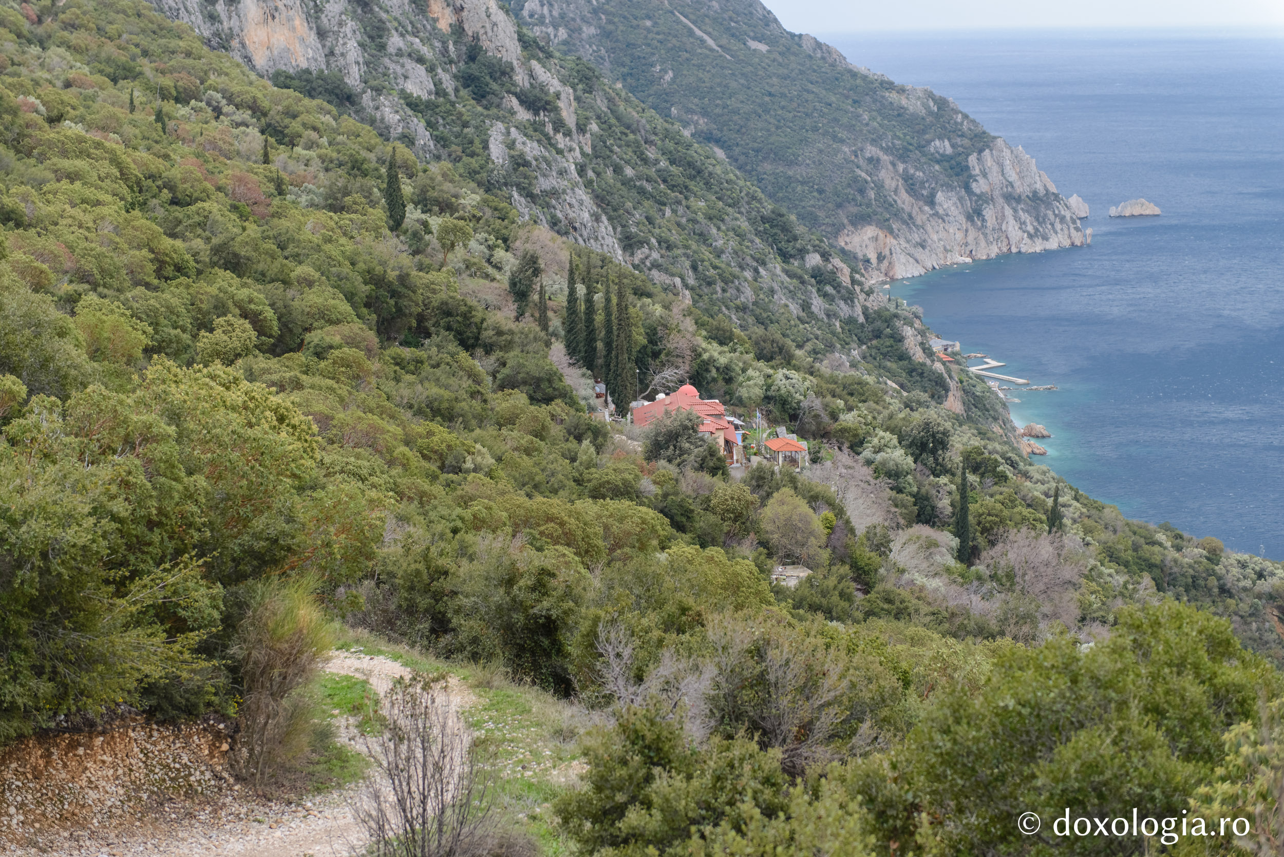 Schitul Nou (Nea Skiti) – Athos / Foto: Pr. Silviu Cluci Schitul Nou (Nea Skiti) din Muntele Athos
