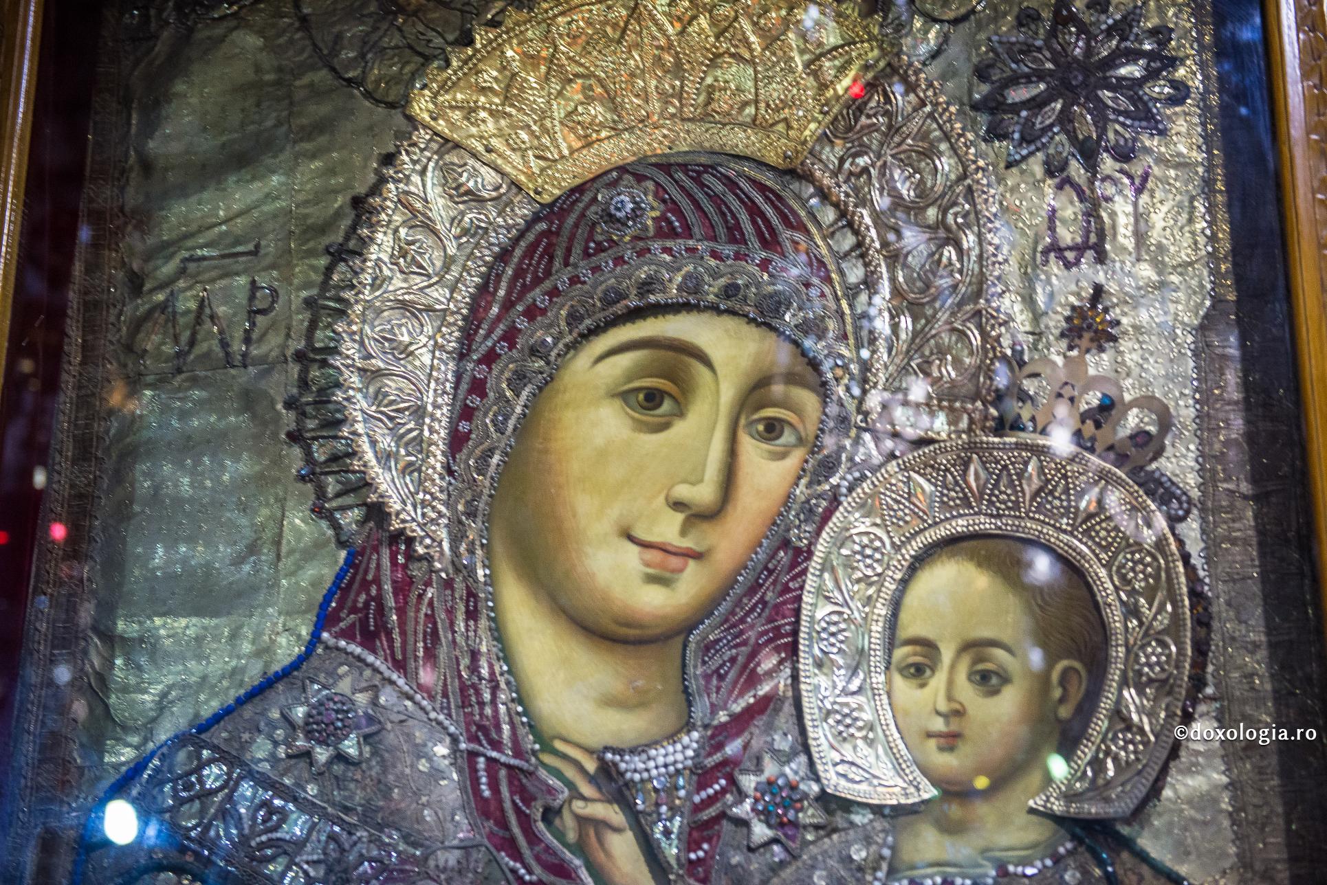 Foto: Oana Nechifor Rugăciune la Maica Domnului, pentru ajutor la naștere și pentru sănătatea pruncilor care se nasc