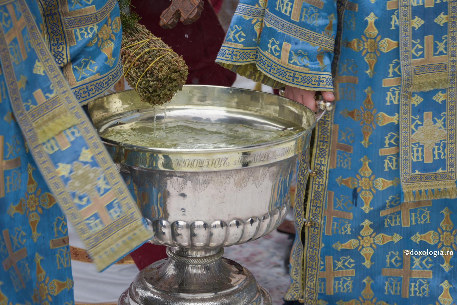 Foto: Adrian Sârbu Ce s-a întâmplat cu păgânul care a necinstit aghiasma