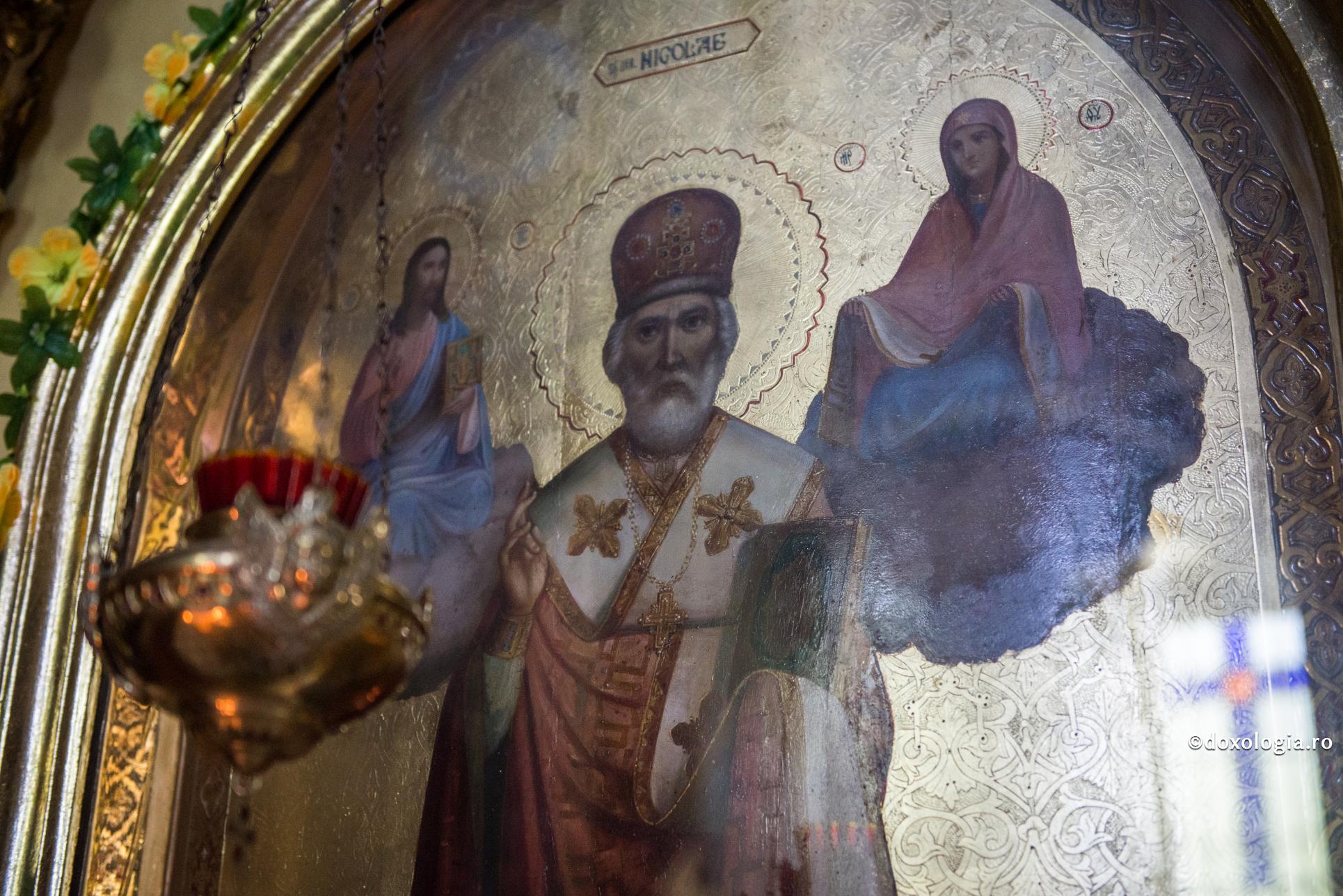 Rătăcită și în pericol de a o ataca lupii, o femeie regăsește calea cu ajutorul Sfântului Nicolae / Foto: Oana Nechifor icoana Sfântului Ierarh Nicolae