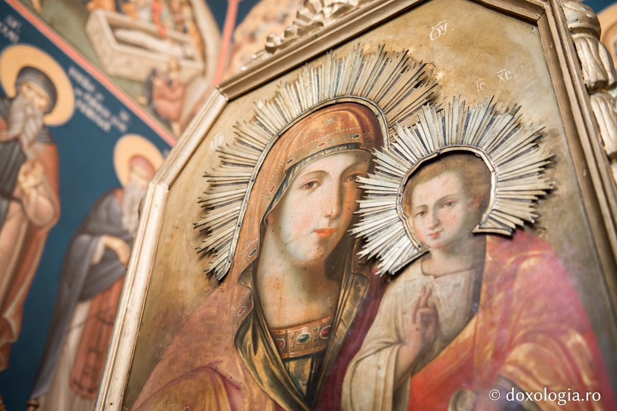 Canon de rugăciune către Preasfânta Născătoare de Dumnezeu şi pururea Fecioara Maria la Sărbătoarea Sfântului Ierarh Nicolae, Arhiepiscopul Mirelor Lichiei Canon de rugăciune către Preasfânta Născătoare de Dumnezeu şi pururea Fecioara Maria la Sărbătoarea Sfântului Ierarh Nicolae, Arhiepiscopul Mirelor Lichiei