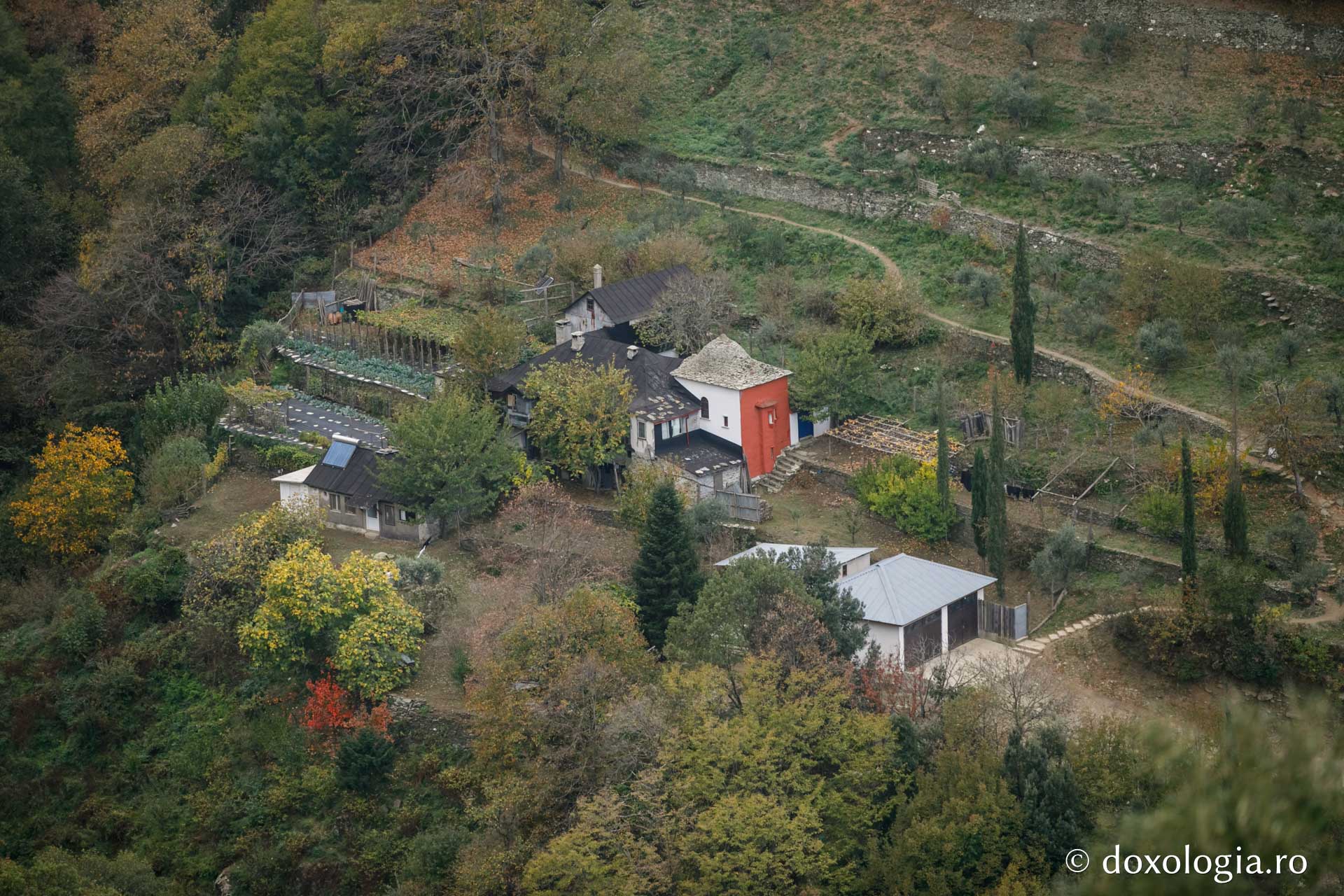Chilia „Sfântul Ierarh Nicolae” – Lacu / Foto: pr. Silviu Cluci Chilia „Sfântul Nicolae”, Lacu