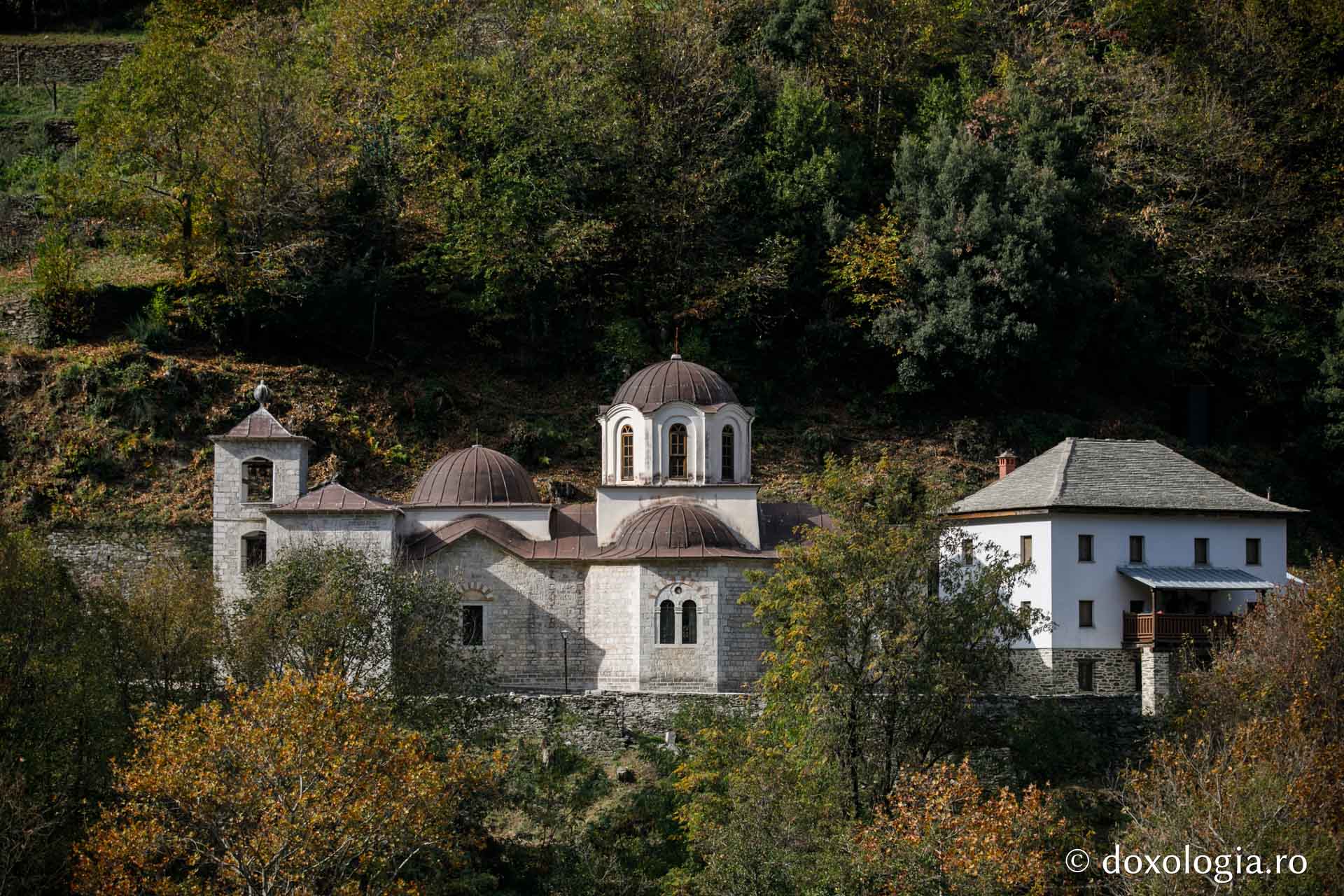 Vedere de ansamblu / Foto: Pr. Silviu Cluci Kiriakonul Schitului Lacu ‒ Athos