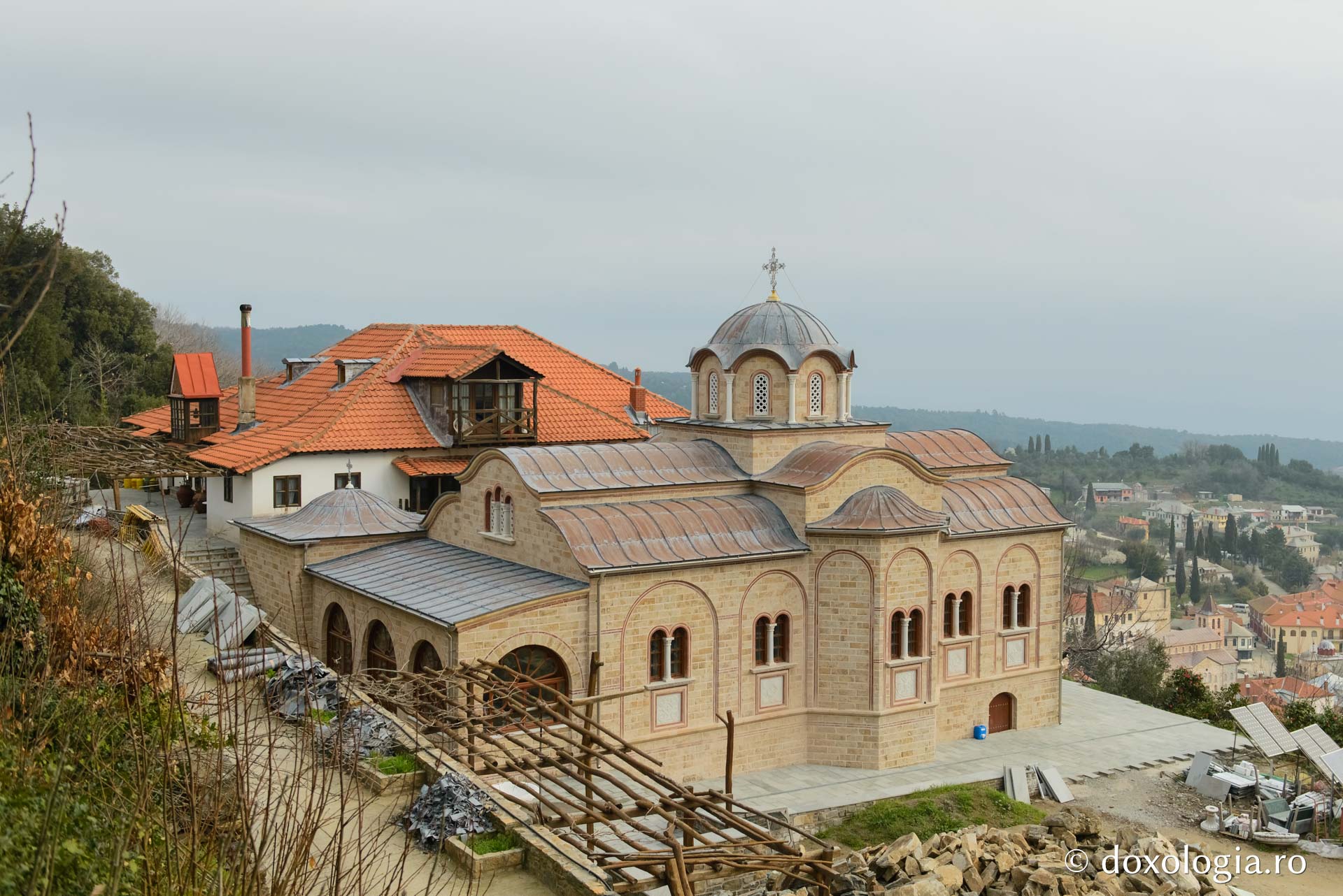 Chilia Sfântul Gheorghe„a Skurtéilor” – Kareia, Athos / Foto: Pr. Silviu Cluci Chilia Sfântul Gheorghe „a Skurtéilor” – Kareia, Athos