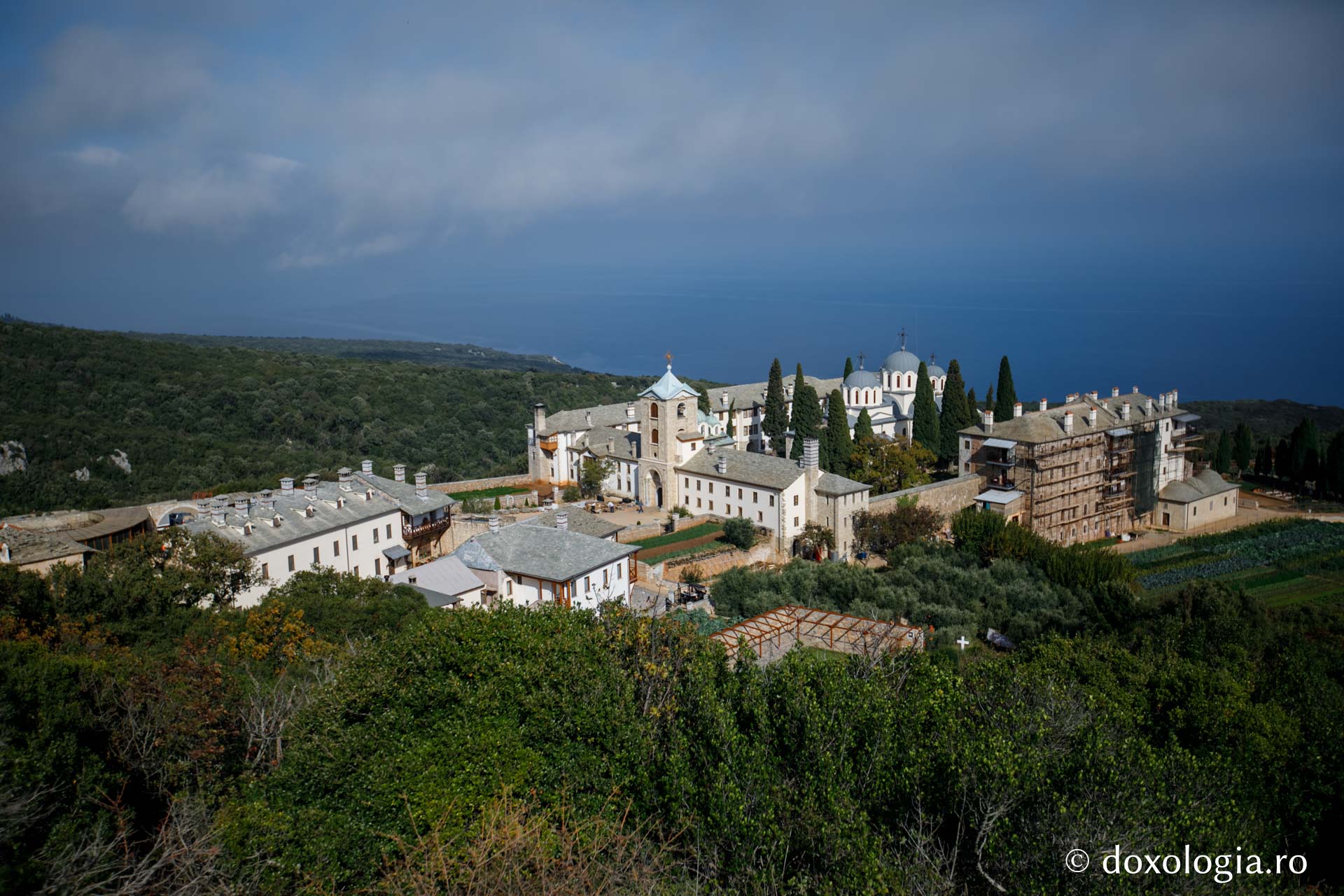 Schitul Prodromu – vedere de ansamblu dinspre sud-vest / Foto: Pr. Silviu Cluci Schitul Prodromu