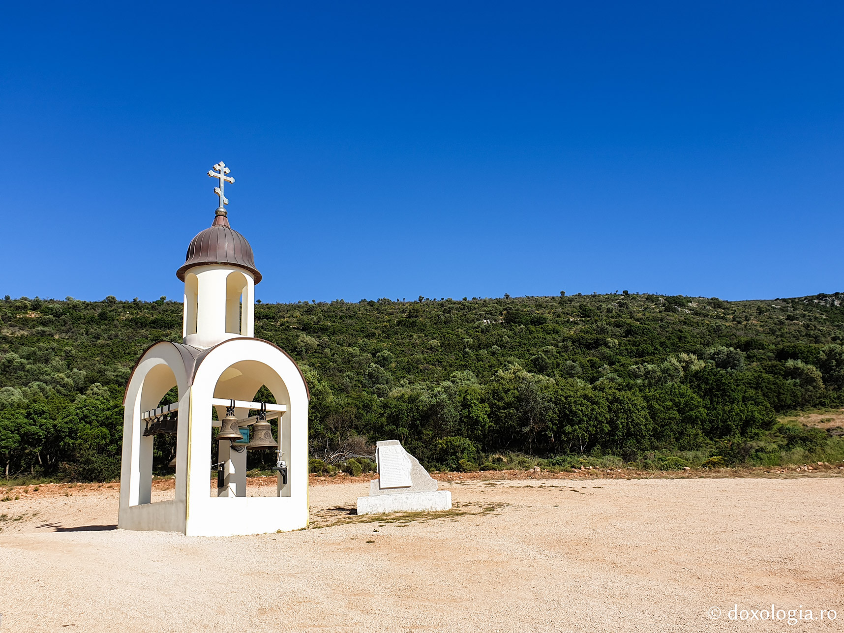 Mănăstirea Sfântul Ierarh Luca Doctorul din Nafplio, Grecia / Foto: Magda Buftea Mănăstirea Sfântul Ierarh Luca Doctorul din Nafplio, Grecia