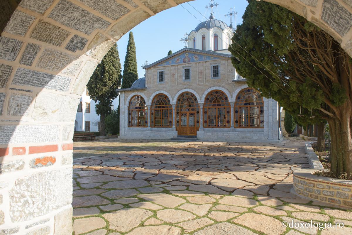 Biserica centrală / Foto: Pr. Silviu Cluci Schitul Prodromu