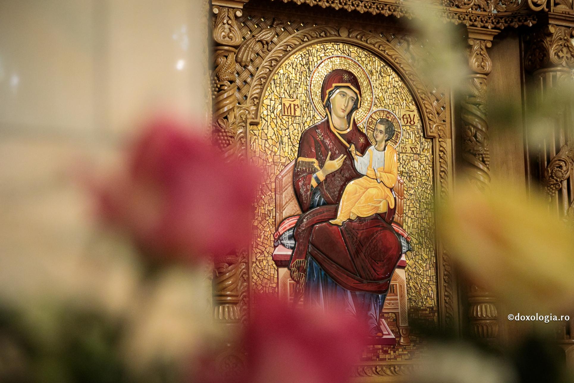 De nimeni nu se tem atât de mult diavolii ca de Preacurata Fecioară Maria / Foto: Oana Nechifor icoana Maicii Domnului