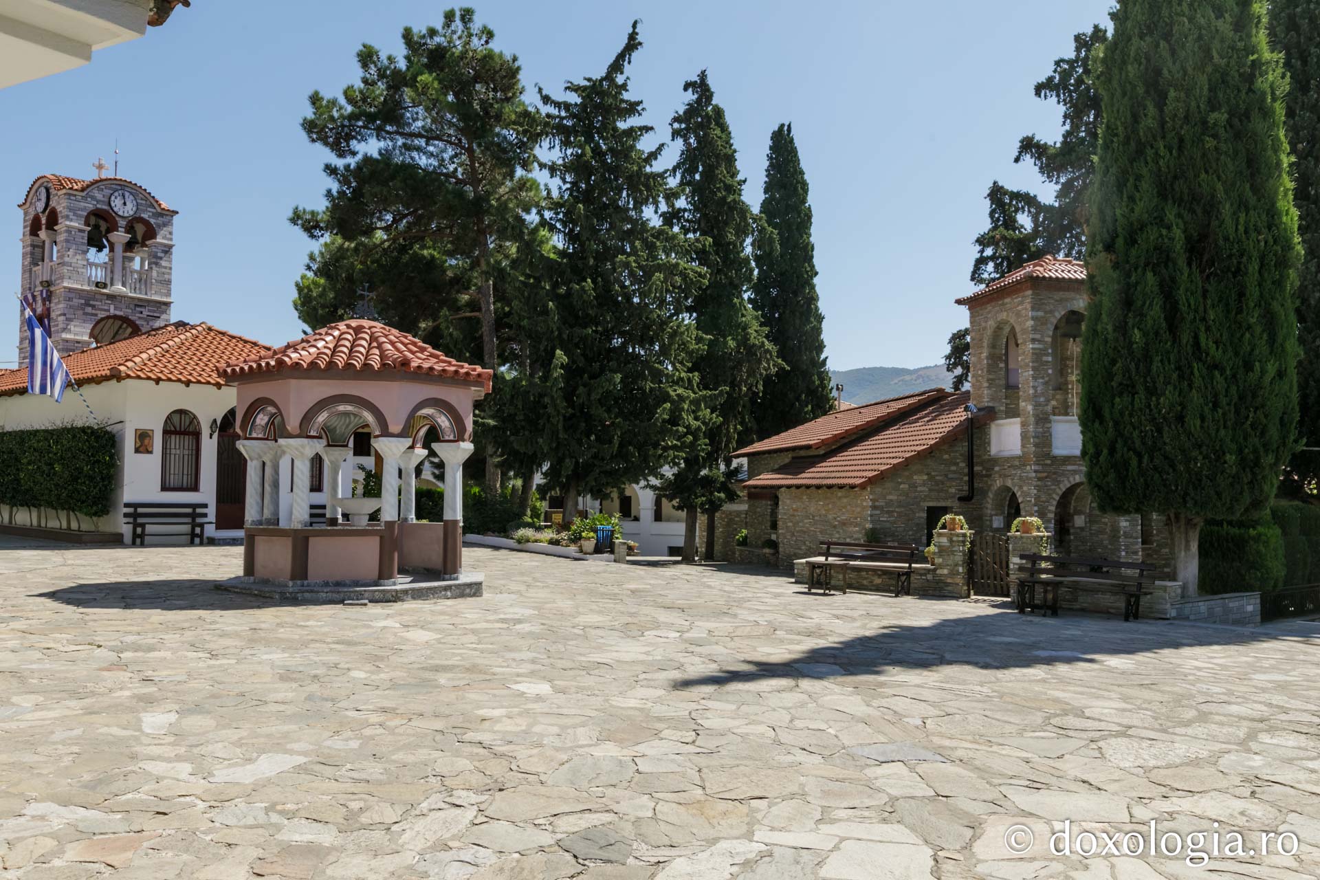 Pași de pelerin la Mănăstirea „Înălțarea Domnului” – Sipsa, Grecia Mănăstirea „Înălțarea Domnului” – Sipsa, Grecia