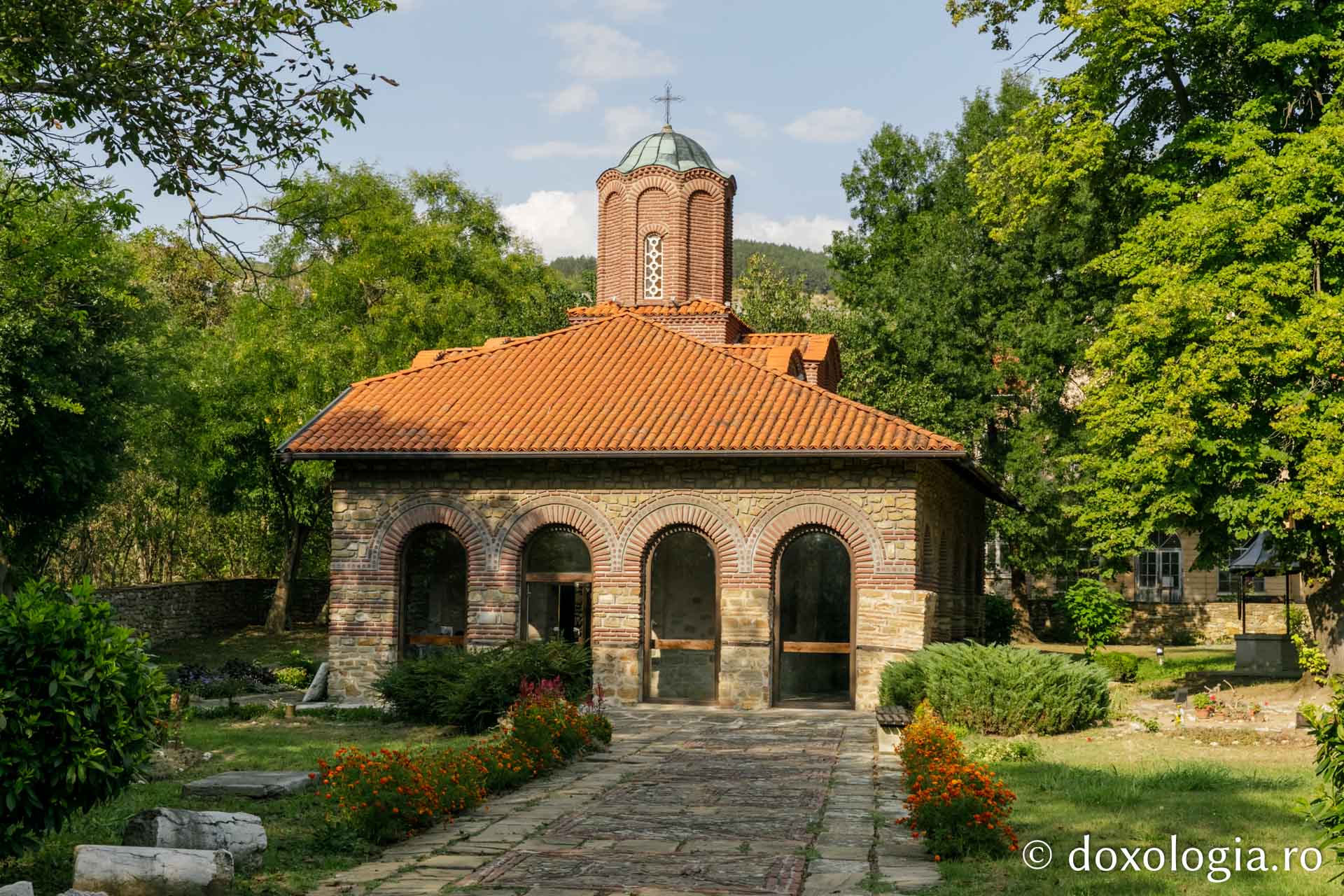 Biserica „Sfinții Apostoli Petru și Pavel” din Veliko Tărnovo, Bulgaria / Foto: Pr. Silviu Cluci Biserica „Sfinții Apostoli Petru și Pavel” din Veliko Tărnovo, Bulgaria