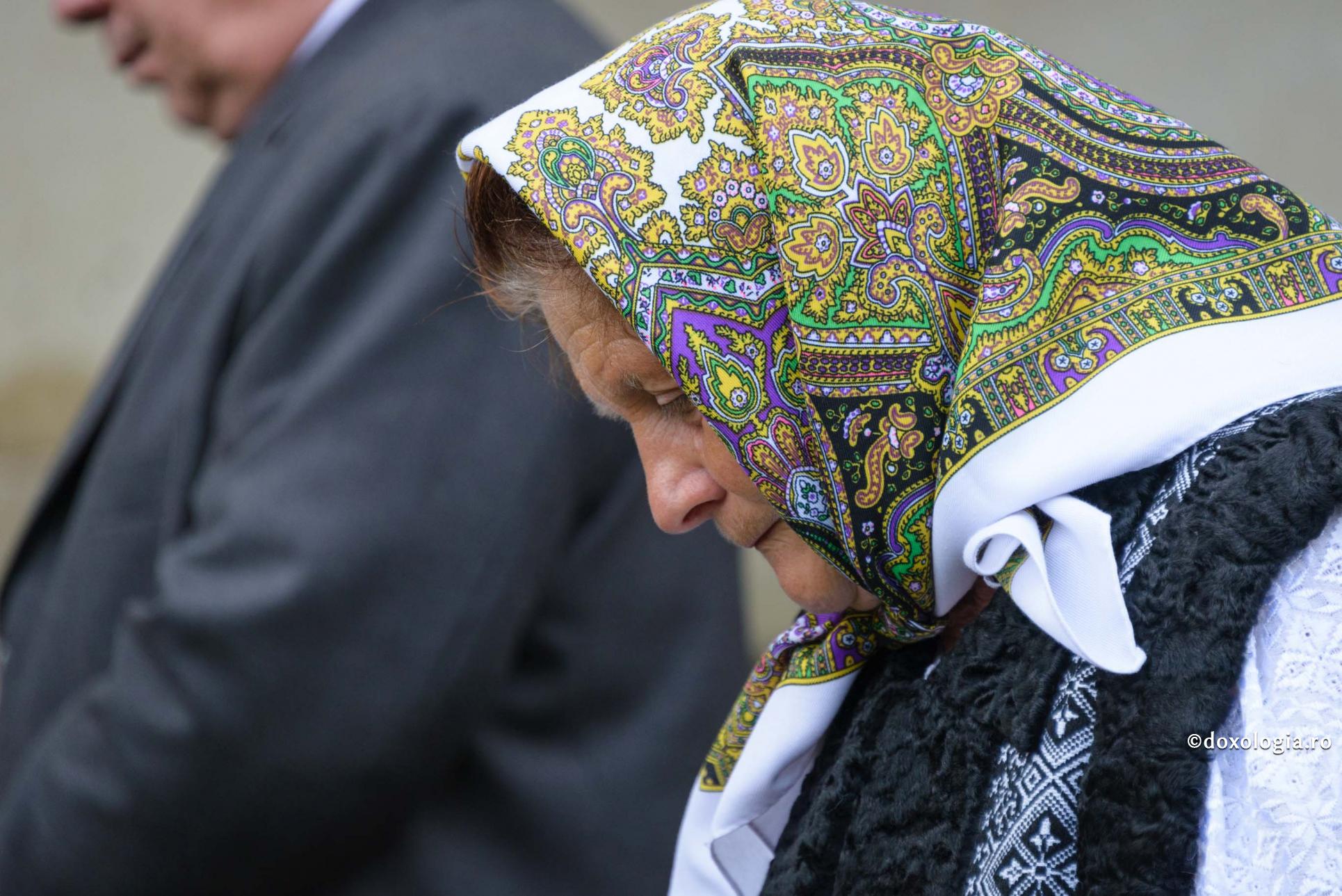 Fericiți cei smeriți! / Foto: Ștefan Cojocariu femeie cu batic