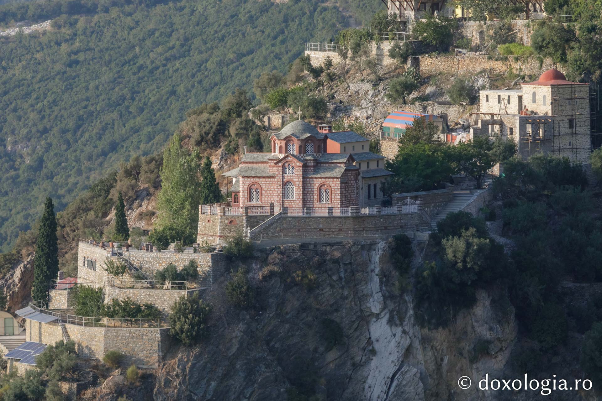 Chilia Karţoneilor de la Schitul „Sfânta Ana” / Foto: Pr. Silviu Cluci Chilia Karțoneilor de la Schitul „Sfânta Ana”