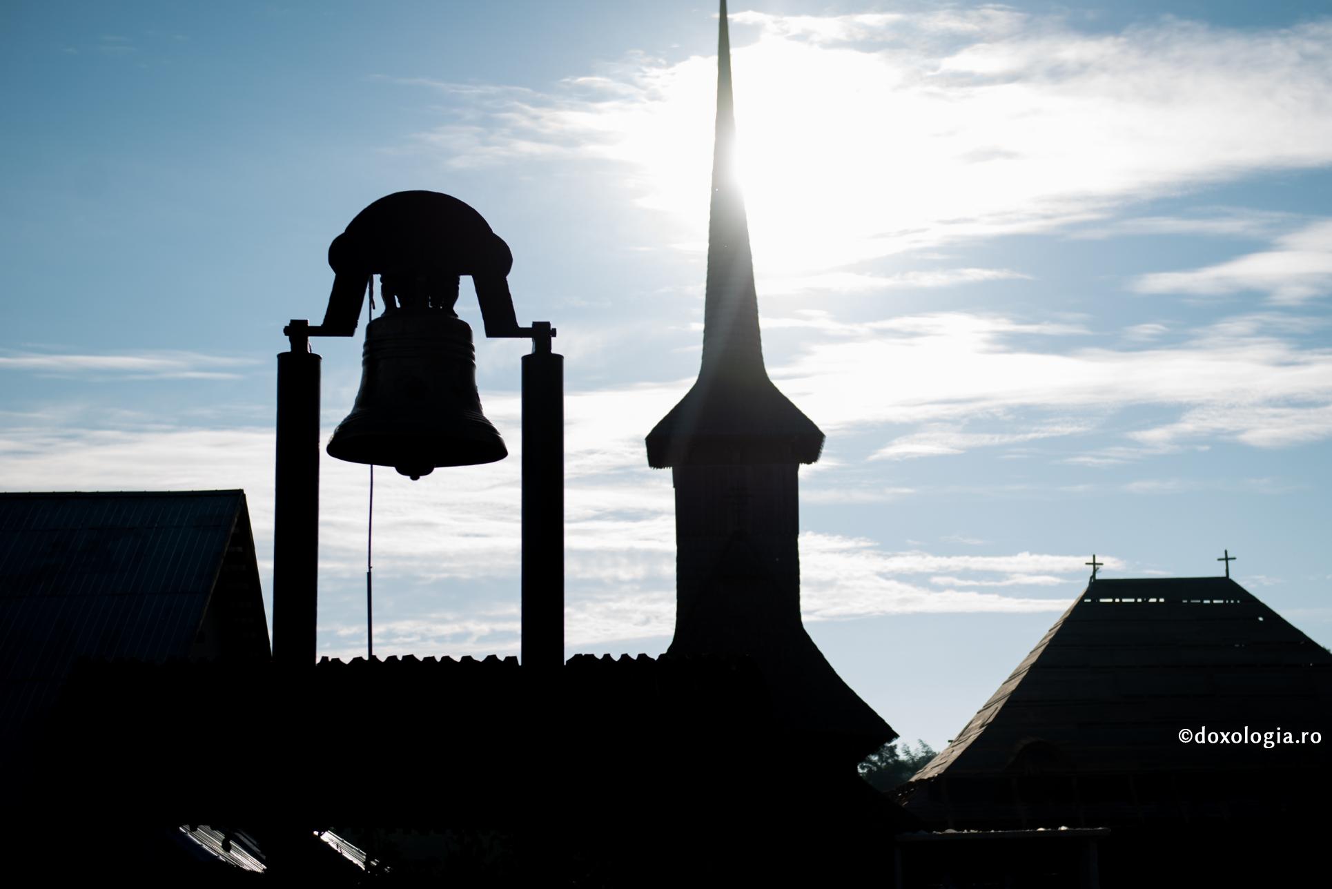 Noi, creștinii, adesea suferim de surzenie duhovnicească / Foto: Adrian Sârbu siluetă turlă