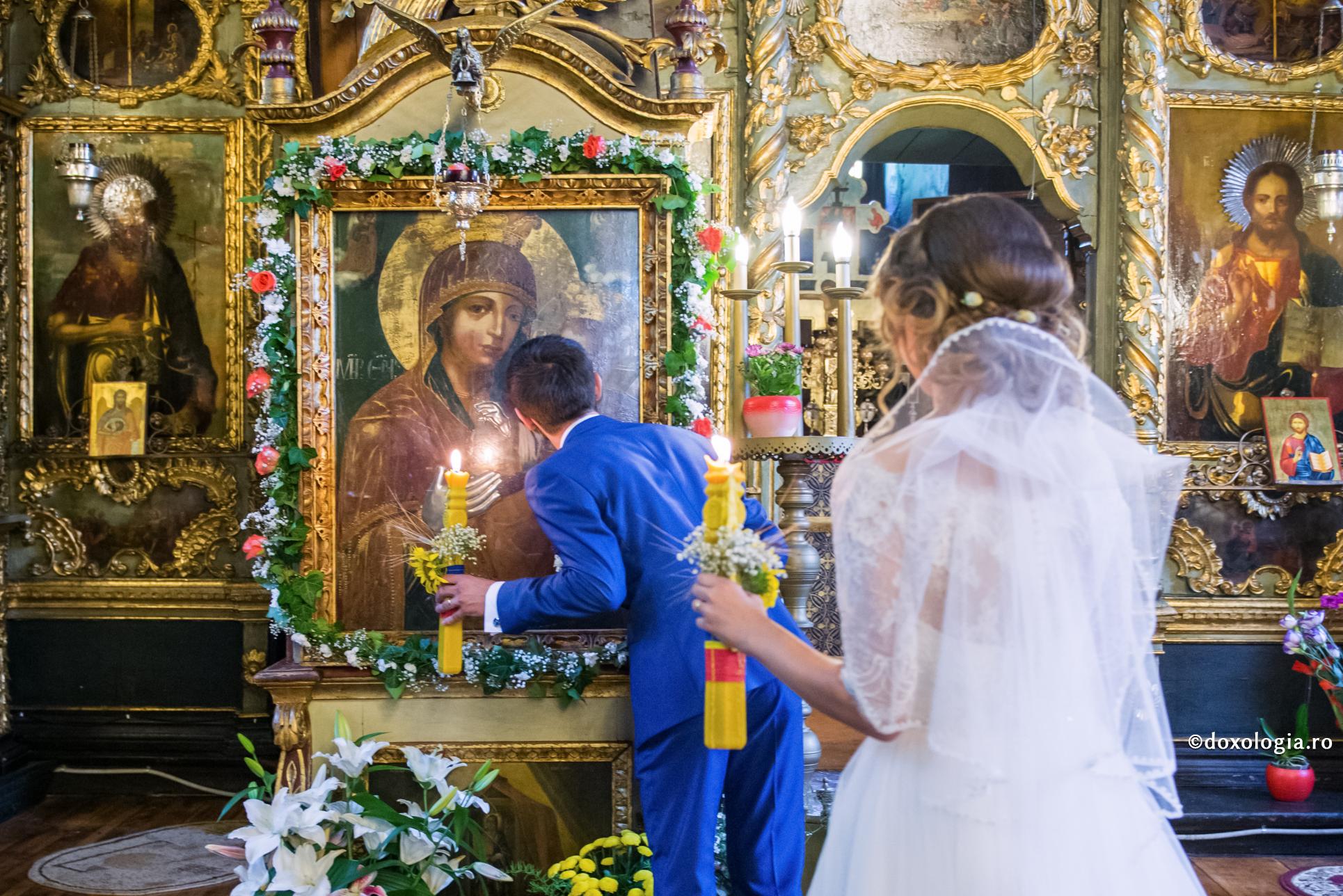 Foto: Oana Nechifor Căsătorie sau călugărie?