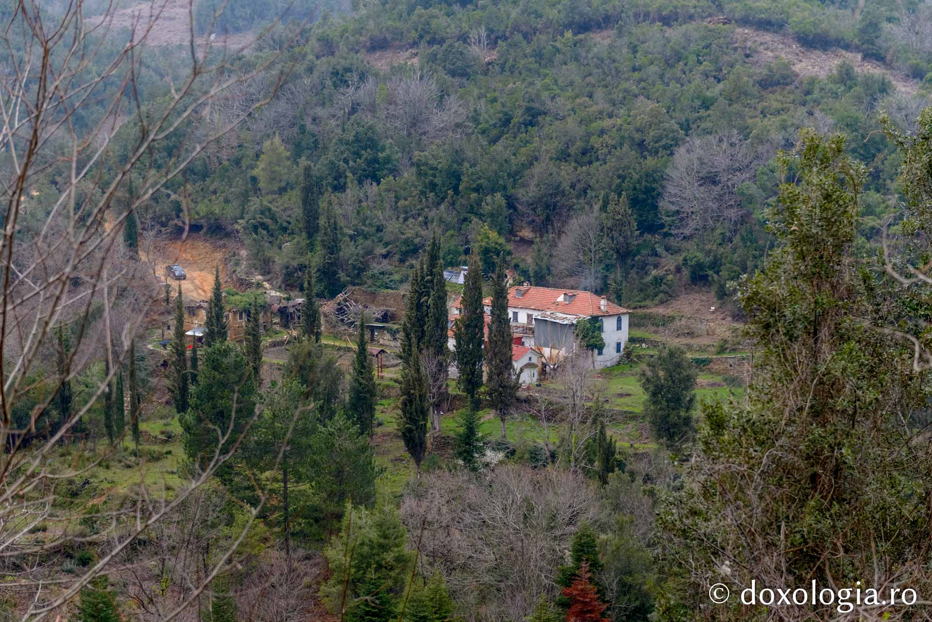 Chilia „Axion Estin” ‒ Athos / Foto: Pr. Silviu Cluci, martie 2017 Chilia „Axion Estin” ‒ Athos