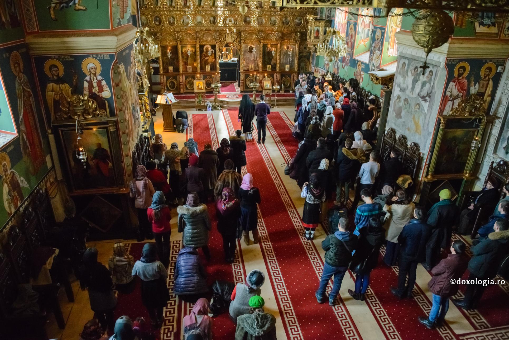 Foto: Flavius Popa Rugăciunea în comun adună, întăreşte, coboară harul lui Dumnezeu
