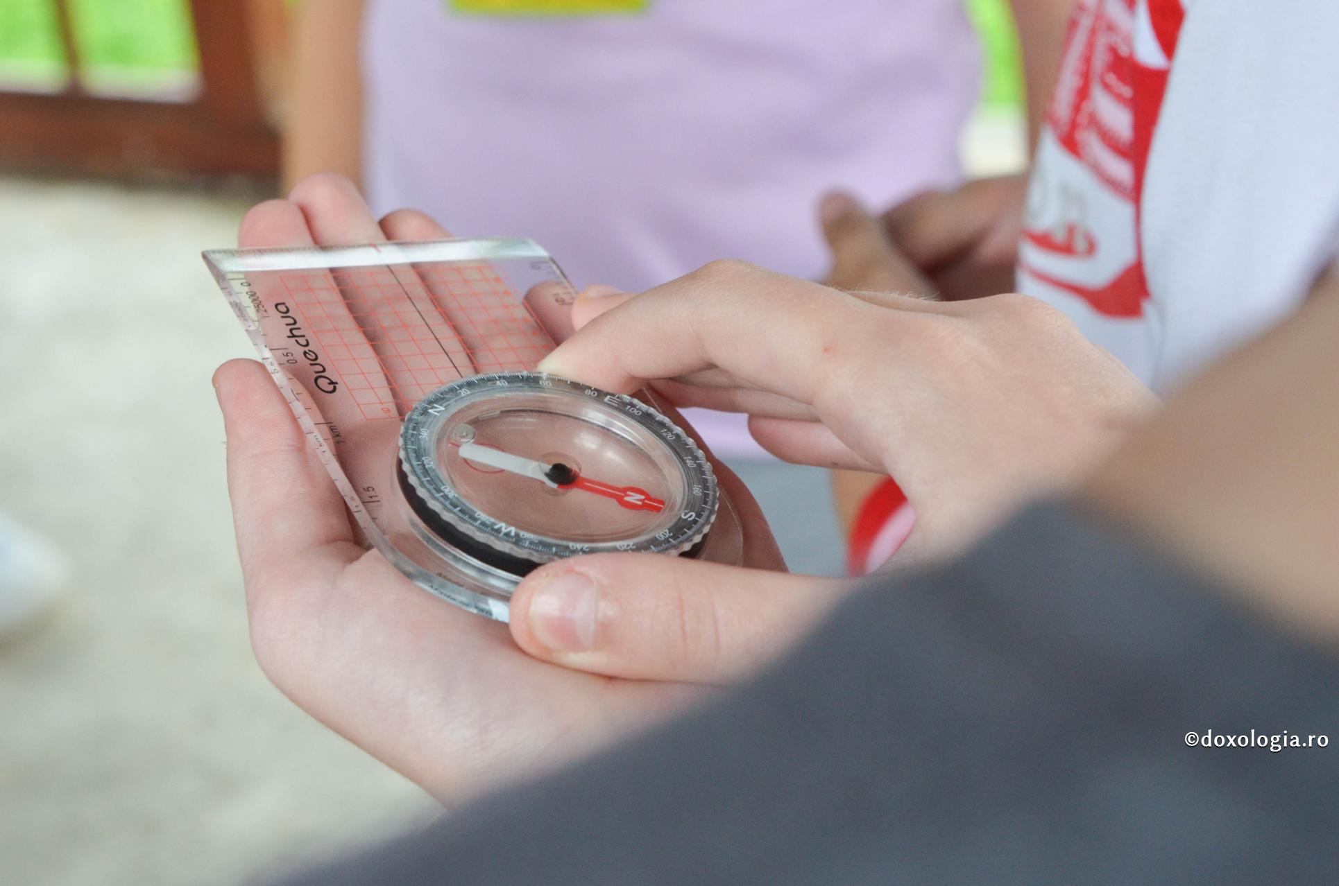 Patru patimi care alterează purtarea omului față de Dumnezeu, de lume, de sine și aproapele / Foto: Oana Nechifor busolă