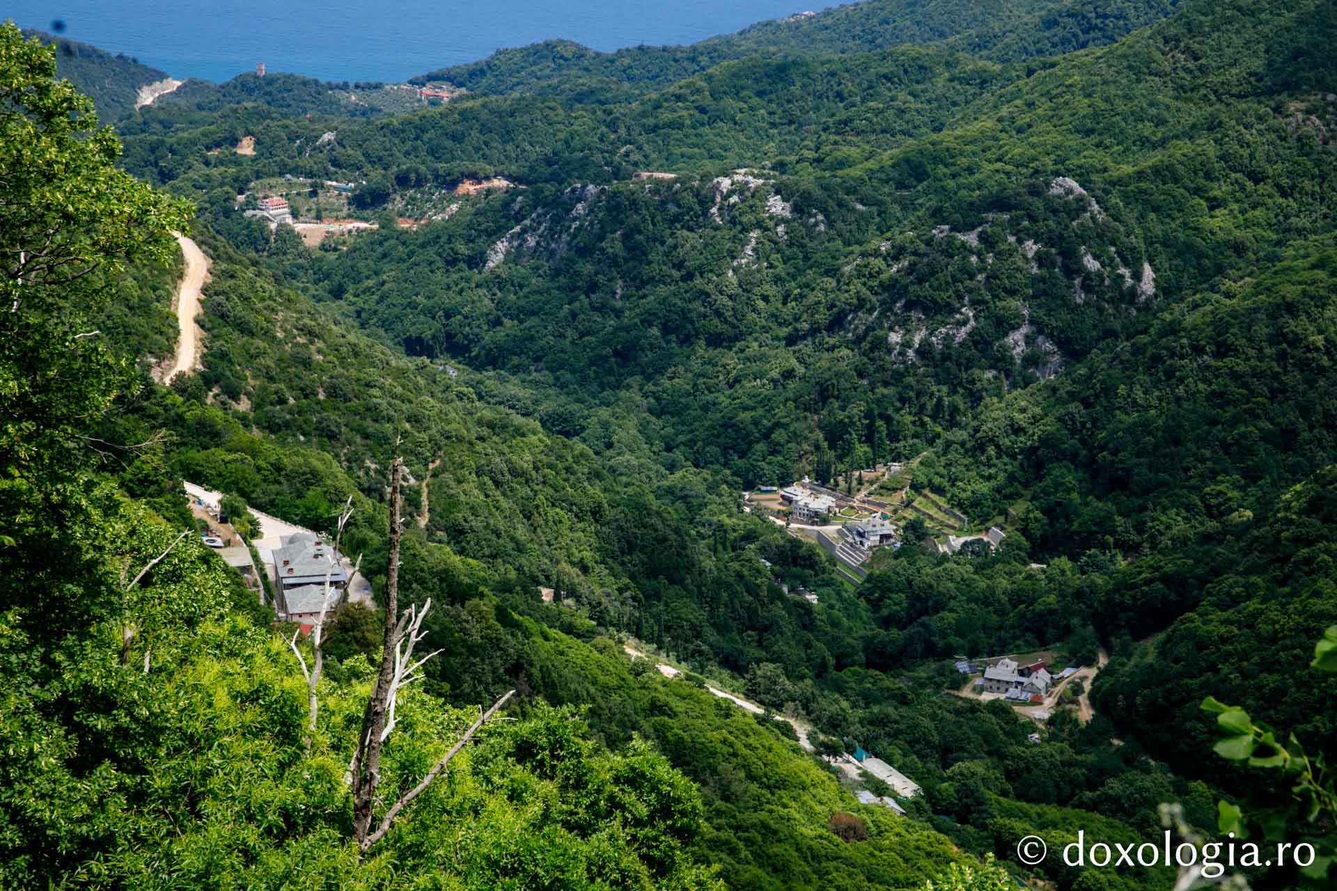 Schitul Lacu – vedere dinspre sud-vest / Foto: Pr. Silviu Cluci Schitul Lacu, Athos